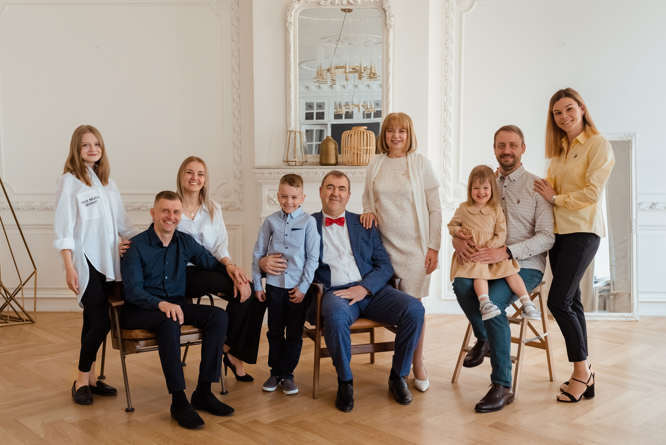 Фотосессия большой семьи в студии в Санкт-Петербурге. Фотограф Юлия Кондратьева