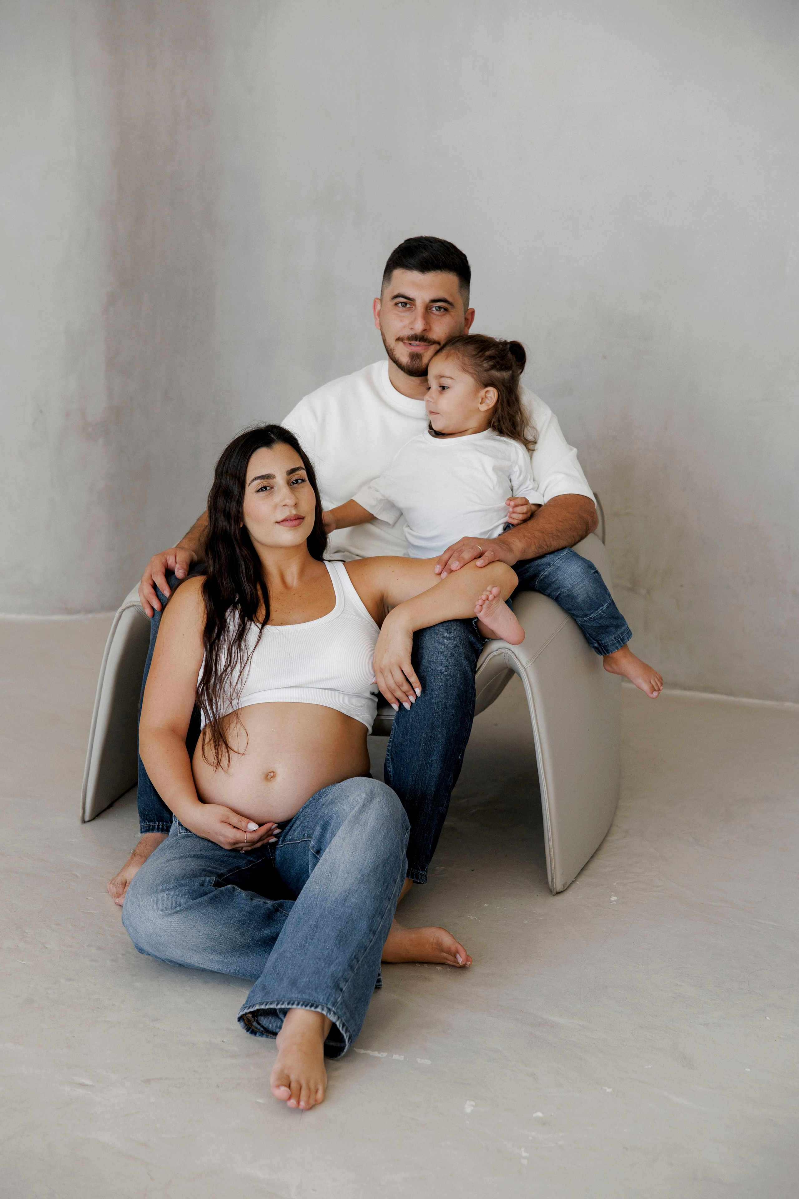 Pregnancy photoshoot inside the Grey Studio. Главная