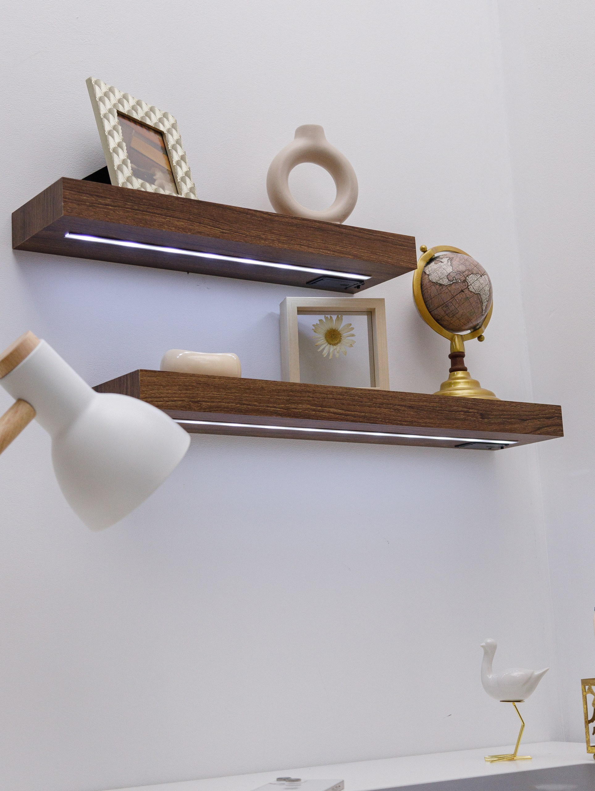 Съёмка полок с подсветкой. Студия коммерческой съемки ХВОЯ