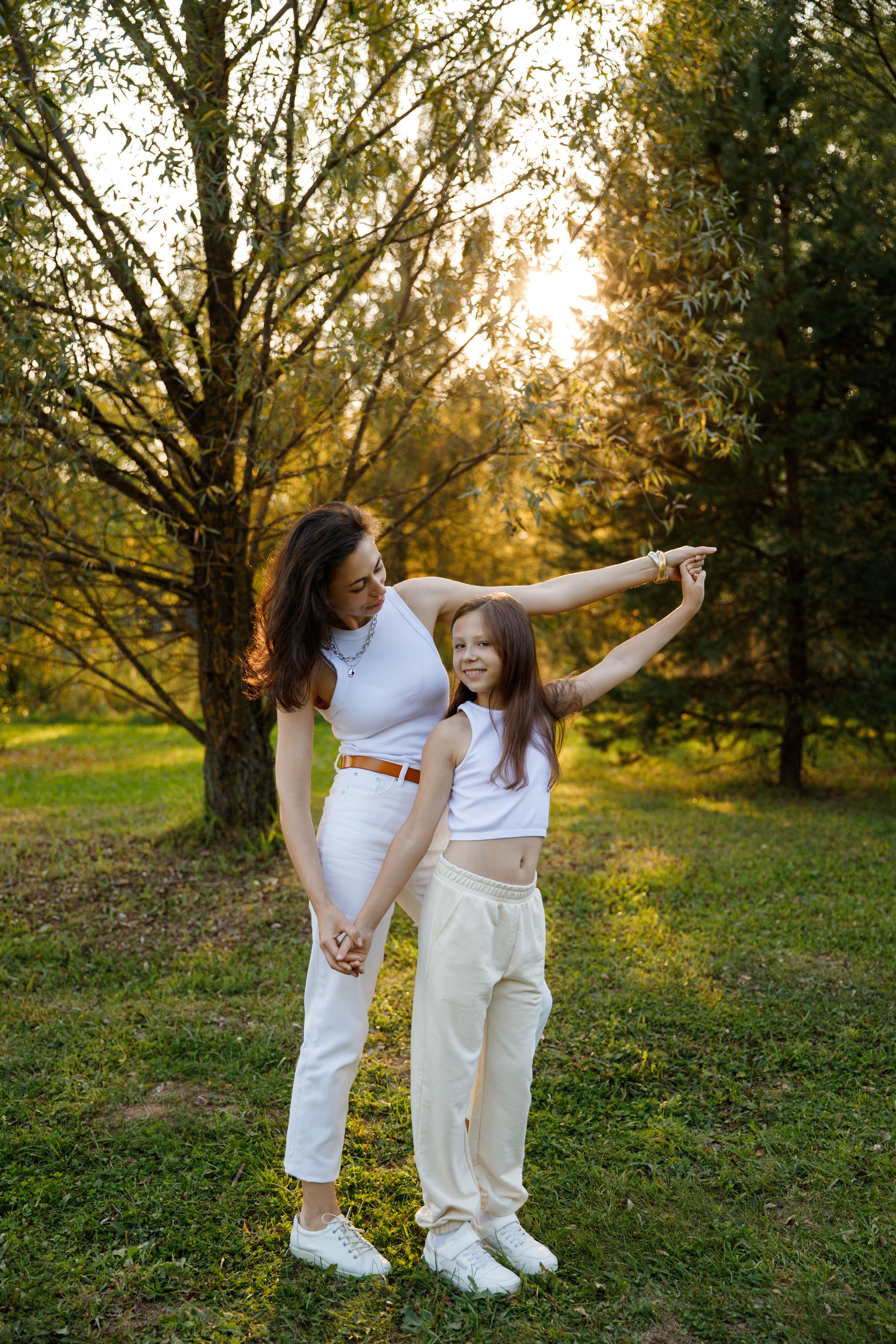 Фотосессия мамы с дочкой в парке Мещерский. Фотограф Александра Сыщенко
