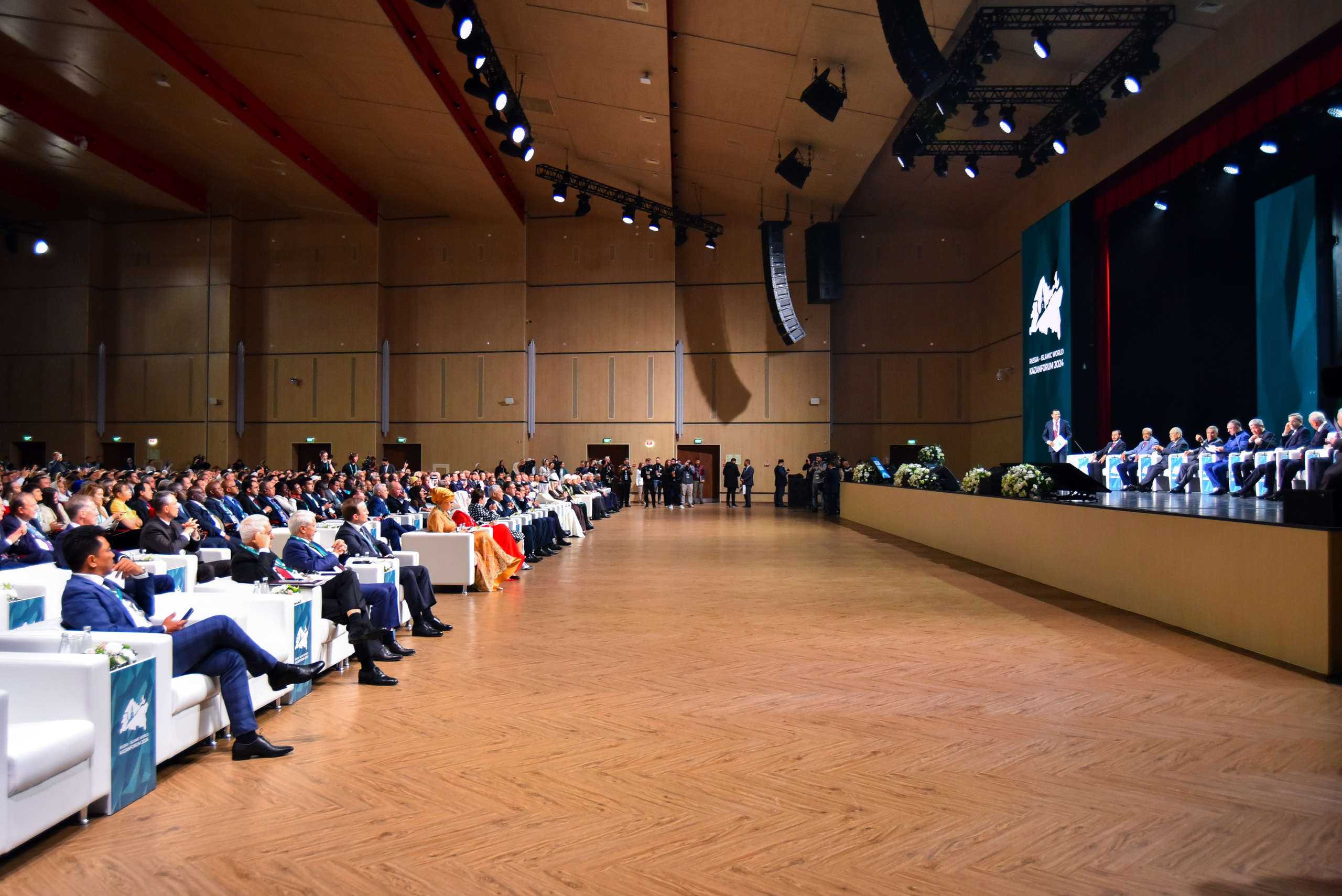 XV Международный экономический форум: «Россия — Исламский мир: KazanForum 2024». Спортивный и репортажный фотограф в Казани Вячеслав Сатонин