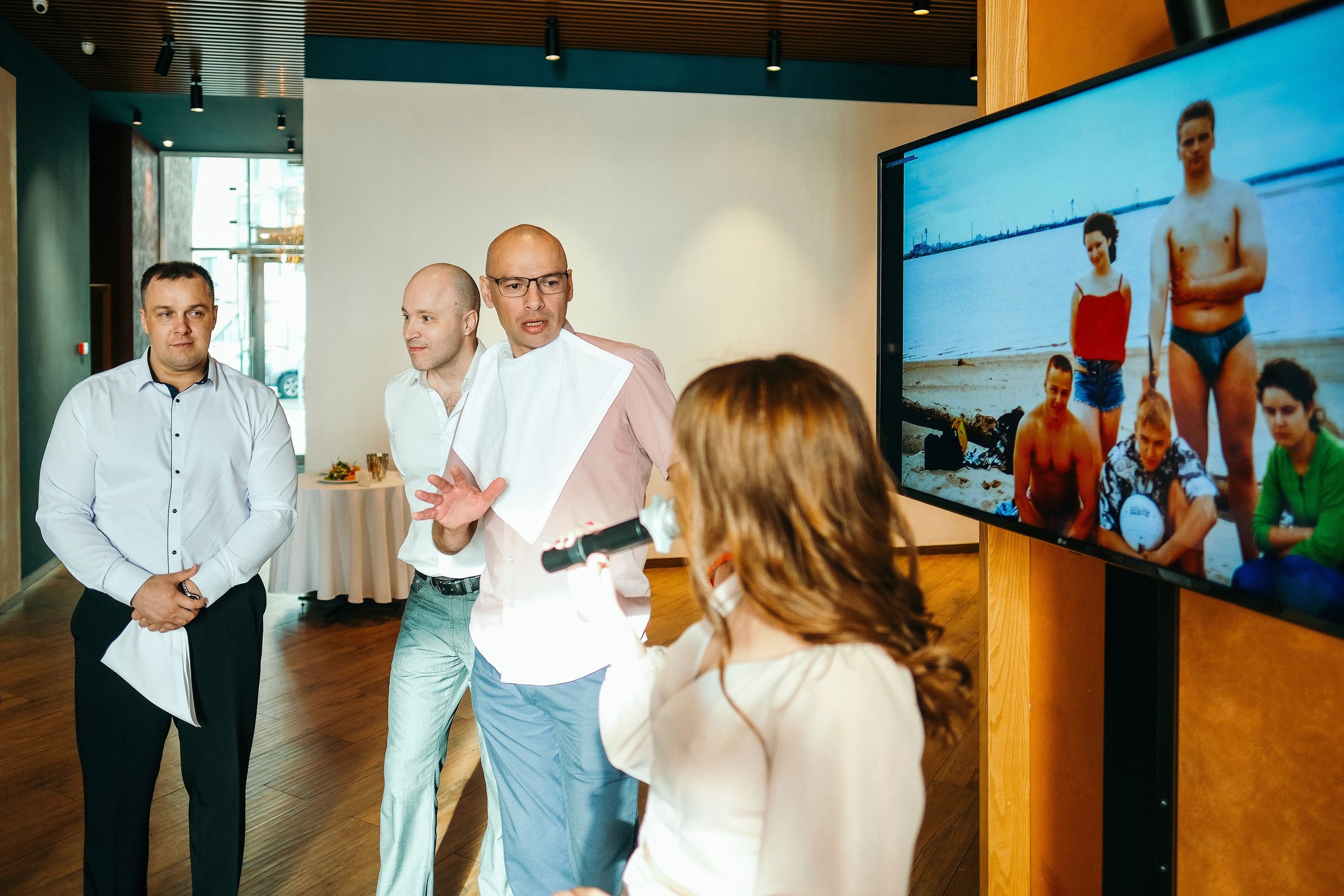 Вечер встречи выпускников 20 лет с окончания института 2002-2022 ресторан REKA. Свадебный и репортажной фотограф Денис Ожигин в Краснодаре и Краснодарском крае