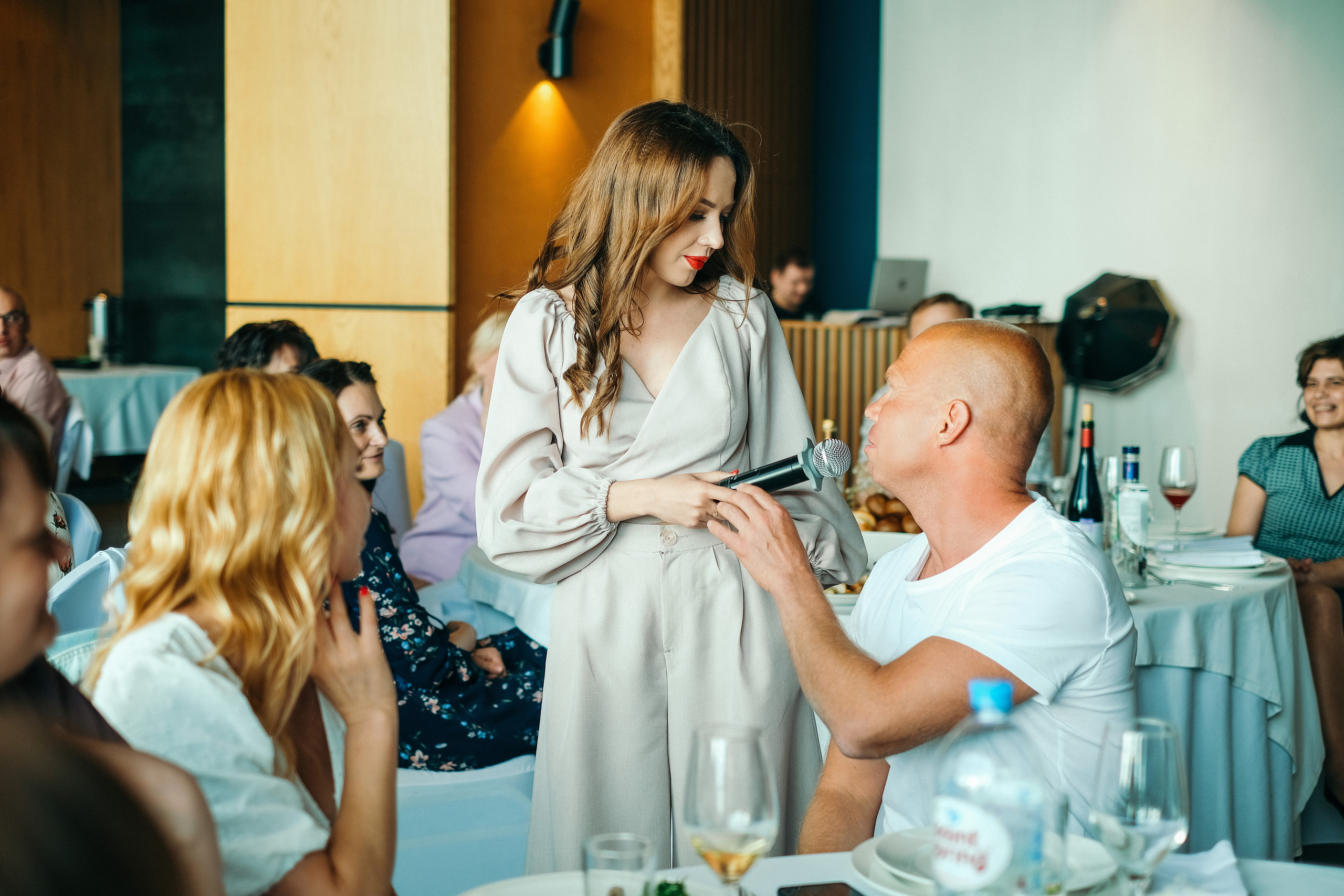 Вечер встречи выпускников 20 лет с окончания института 2002-2022 ресторан REKA. Свадебный и репортажной фотограф Денис Ожигин в Краснодаре и Краснодарском крае