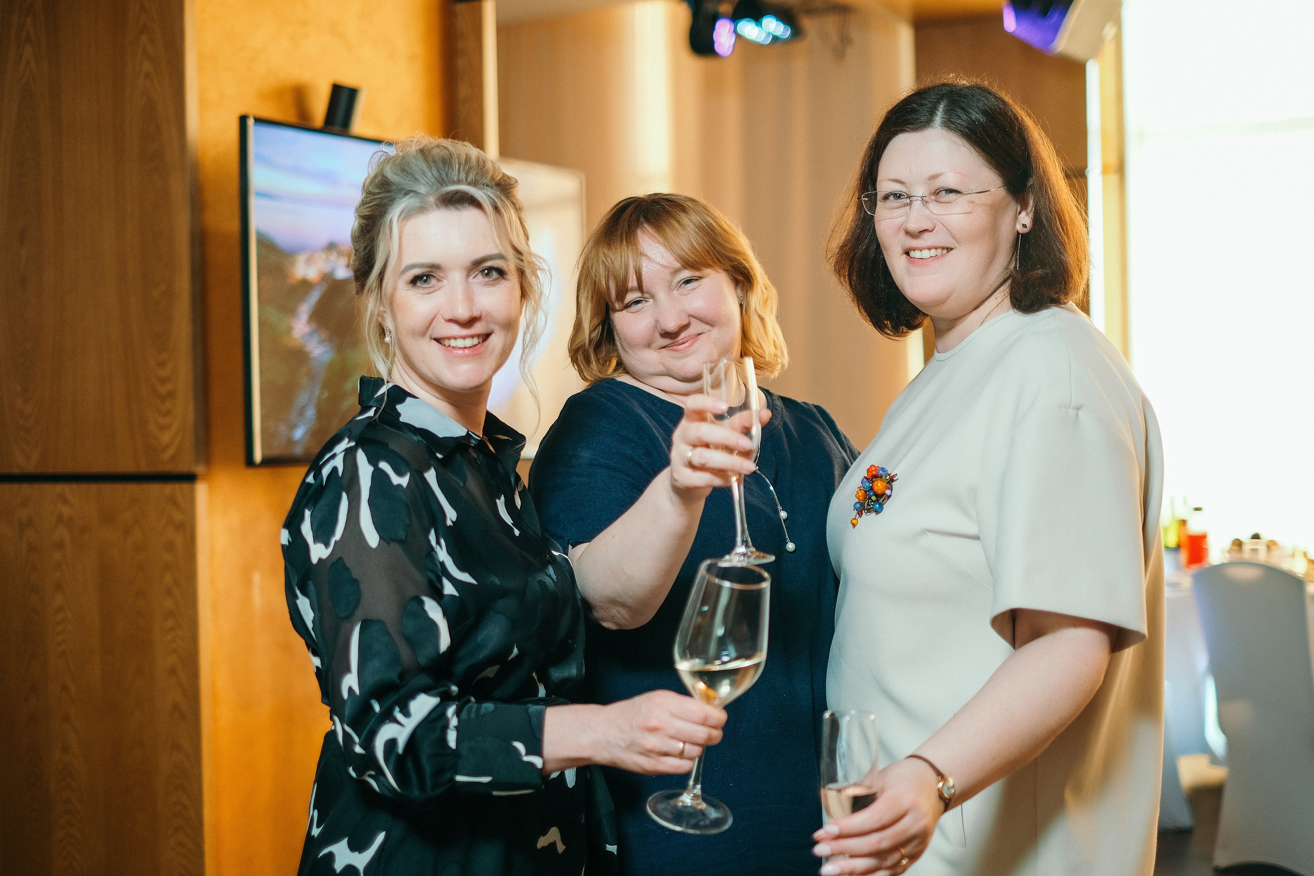 Вечер встречи выпускников 20 лет с окончания института 2002-2022 ресторан REKA. Свадебный и репортажной фотограф Денис Ожигин в Краснодаре и Краснодарском крае