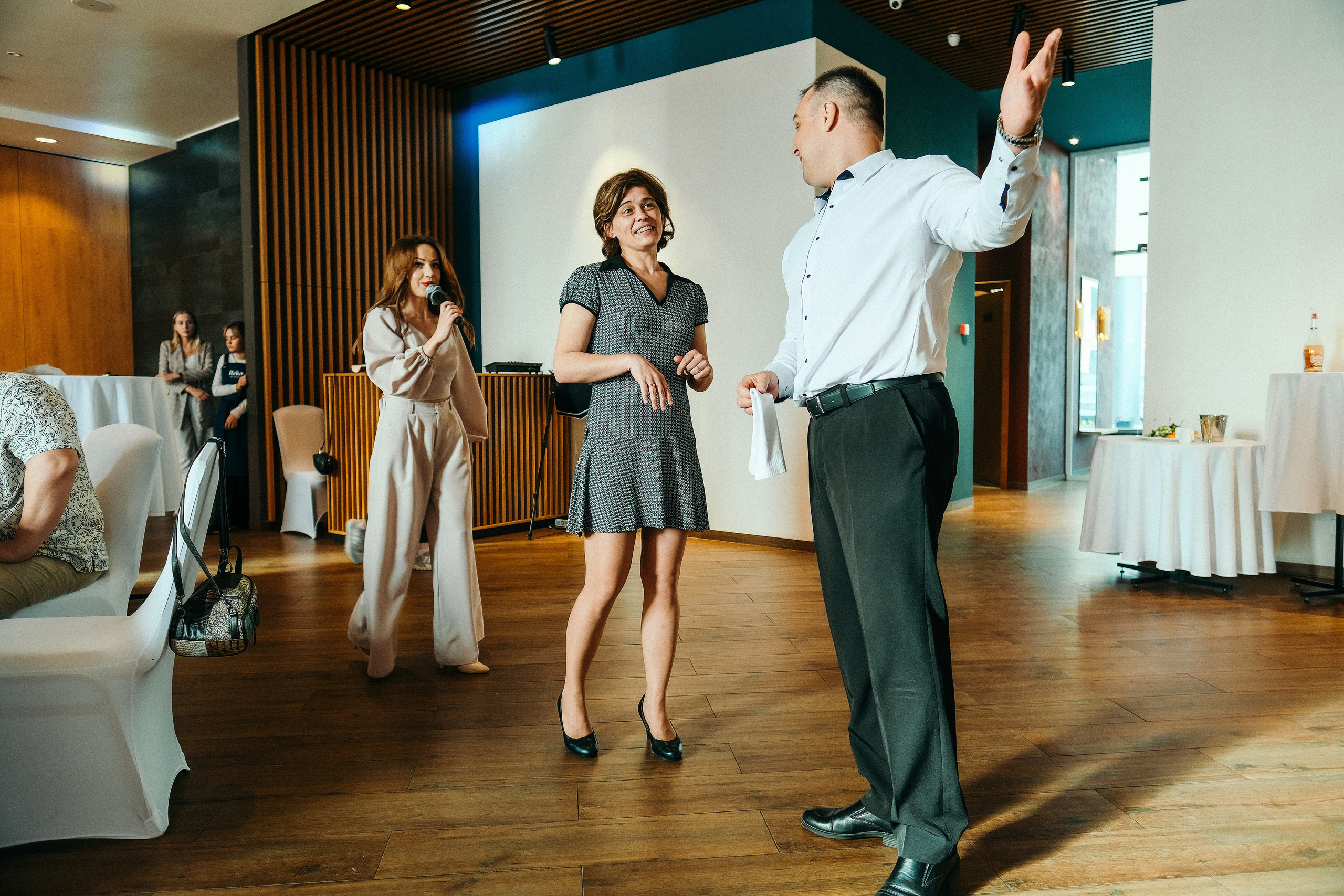 Вечер встречи выпускников 20 лет с окончания института 2002-2022 ресторан REKA. Свадебный и репортажной фотограф Денис Ожигин в Краснодаре и Краснодарском крае