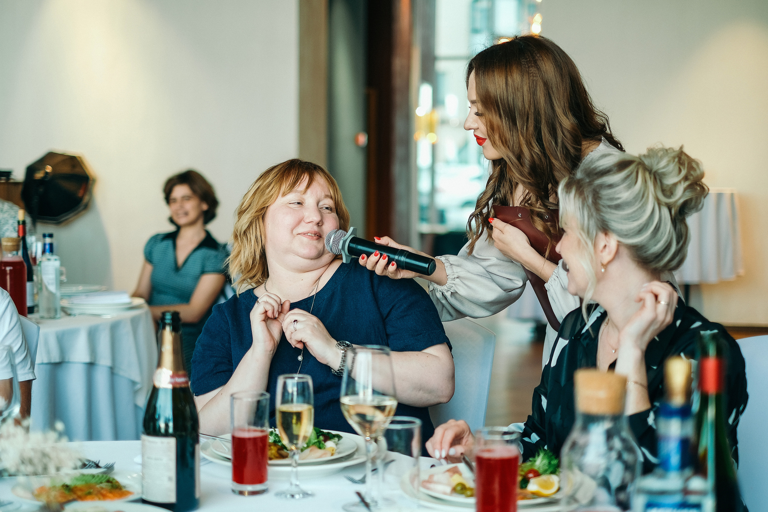 Вечер встречи выпускников 20 лет с окончания института 2002-2022 ресторан REKA. Свадебный и репортажной фотограф Денис Ожигин в Краснодаре и Краснодарском крае