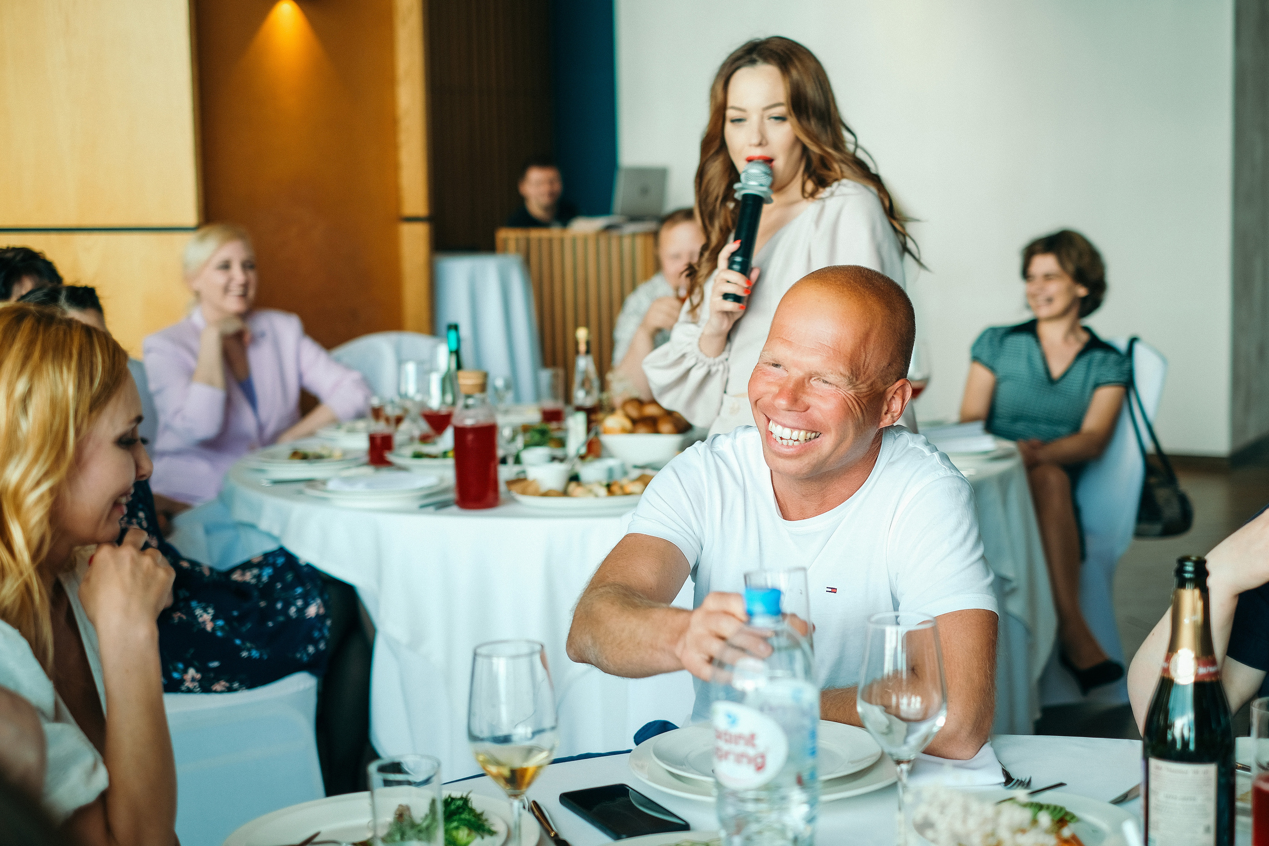 Вечер встречи выпускников 20 лет с окончания института 2002-2022 ресторан REKA. Свадебный и репортажной фотограф Денис Ожигин в Краснодаре и Краснодарском крае