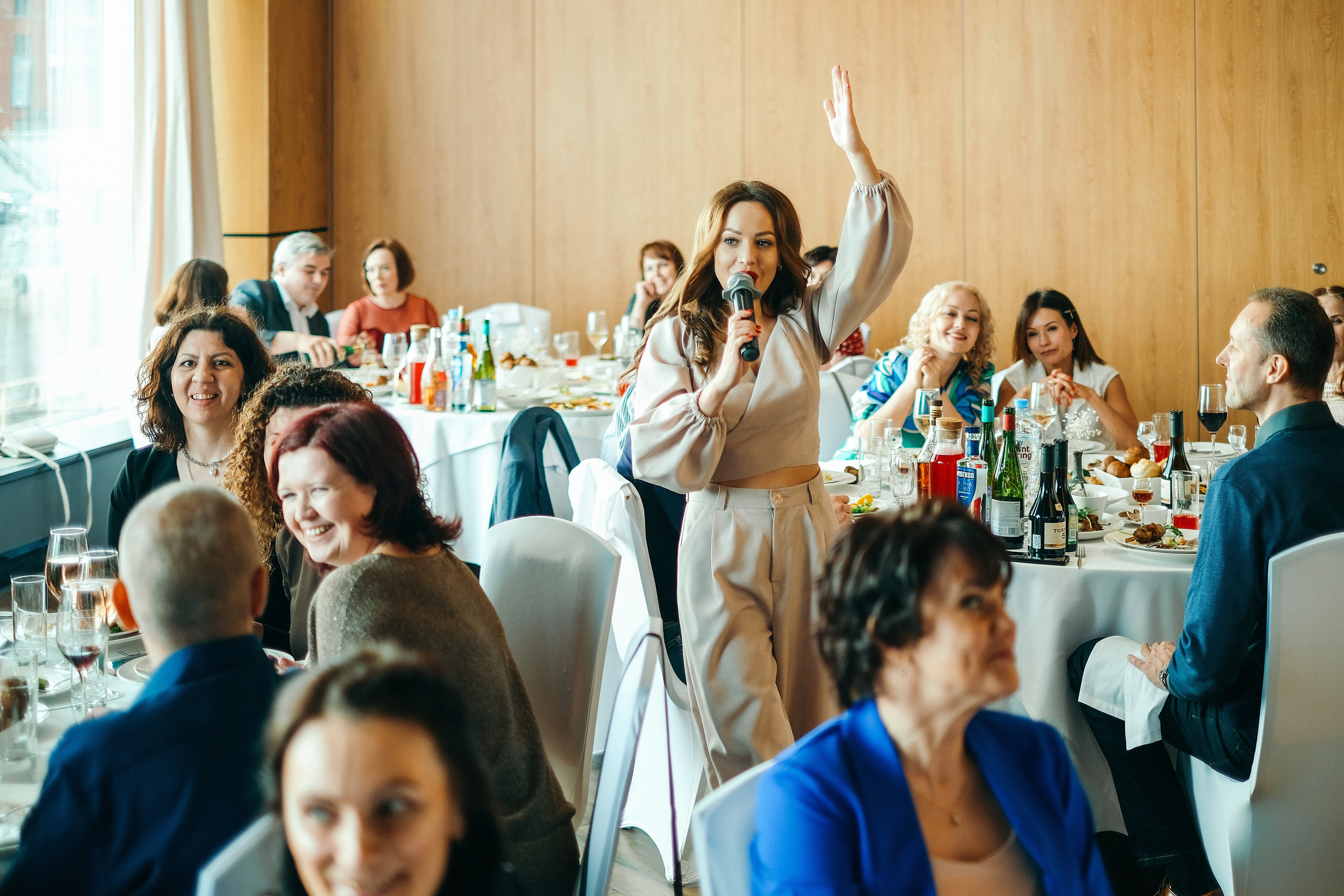 Вечер встречи выпускников 20 лет с окончания института 2002-2022 ресторан REKA. Свадебный и репортажной фотограф Денис Ожигин в Краснодаре и Краснодарском крае