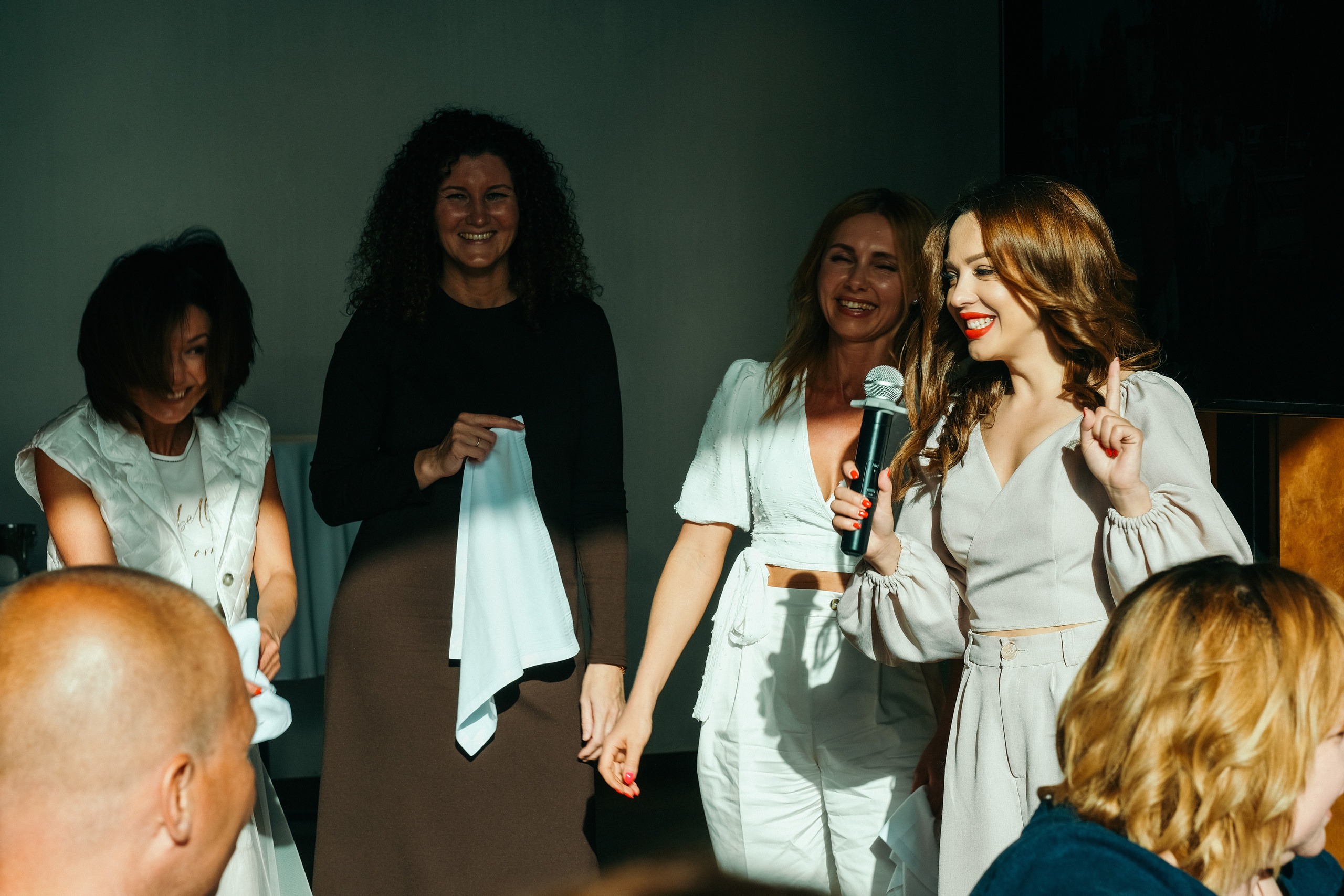 Вечер встречи выпускников 20 лет с окончания института 2002-2022 ресторан REKA. Свадебный и репортажной фотограф Денис Ожигин в Краснодаре и Краснодарском крае