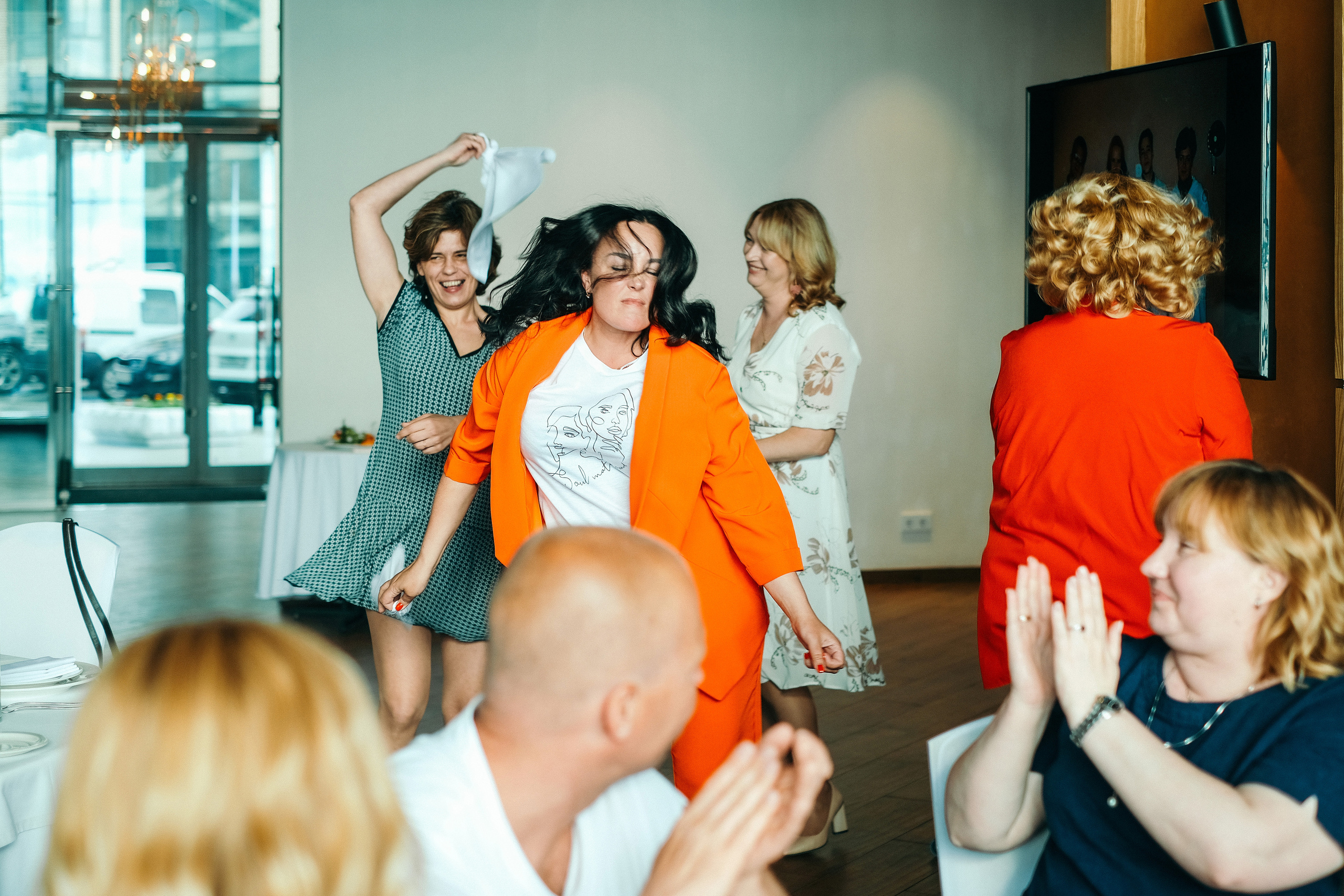 Вечер встречи выпускников 20 лет с окончания института 2002-2022 ресторан REKA. Свадебный и репортажной фотограф Денис Ожигин в Краснодаре и Краснодарском крае