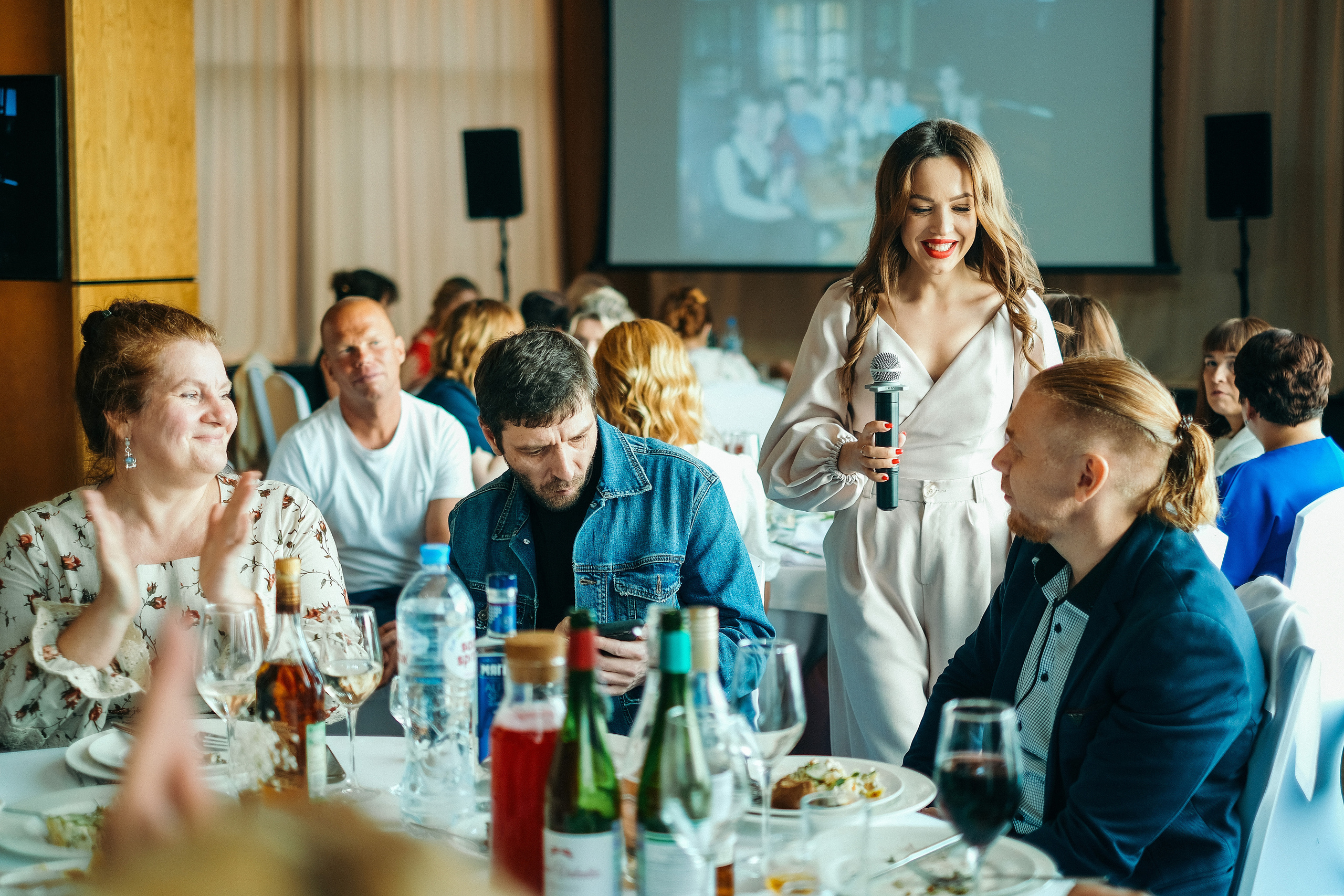 Вечер встречи выпускников 20 лет с окончания института 2002-2022 ресторан REKA. Свадебный и репортажной фотограф Денис Ожигин в Краснодаре и Краснодарском крае