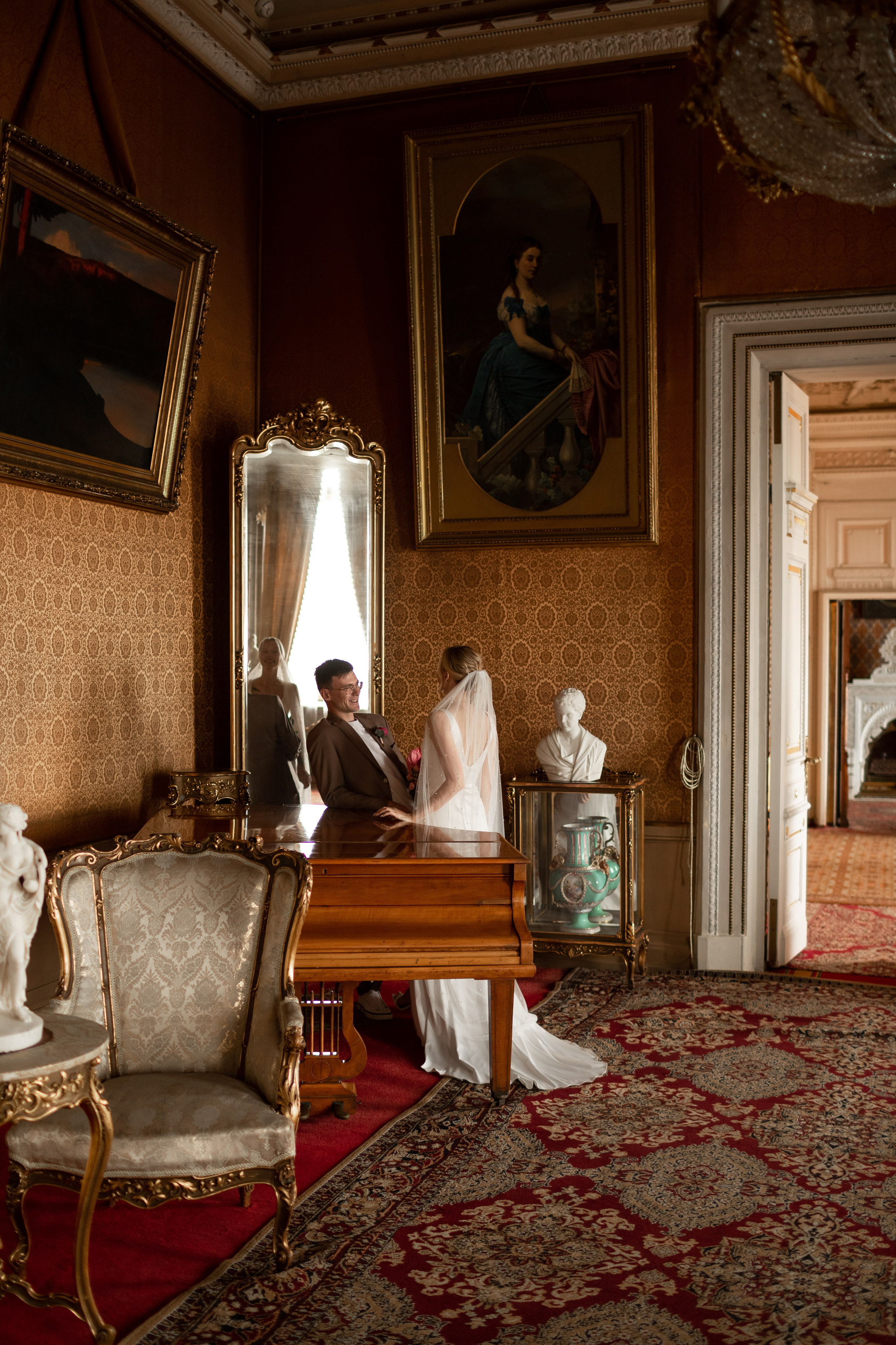 Свадебная фотосессия во дворцах Петербурга. Свадебный фотограф Кирилл Белый