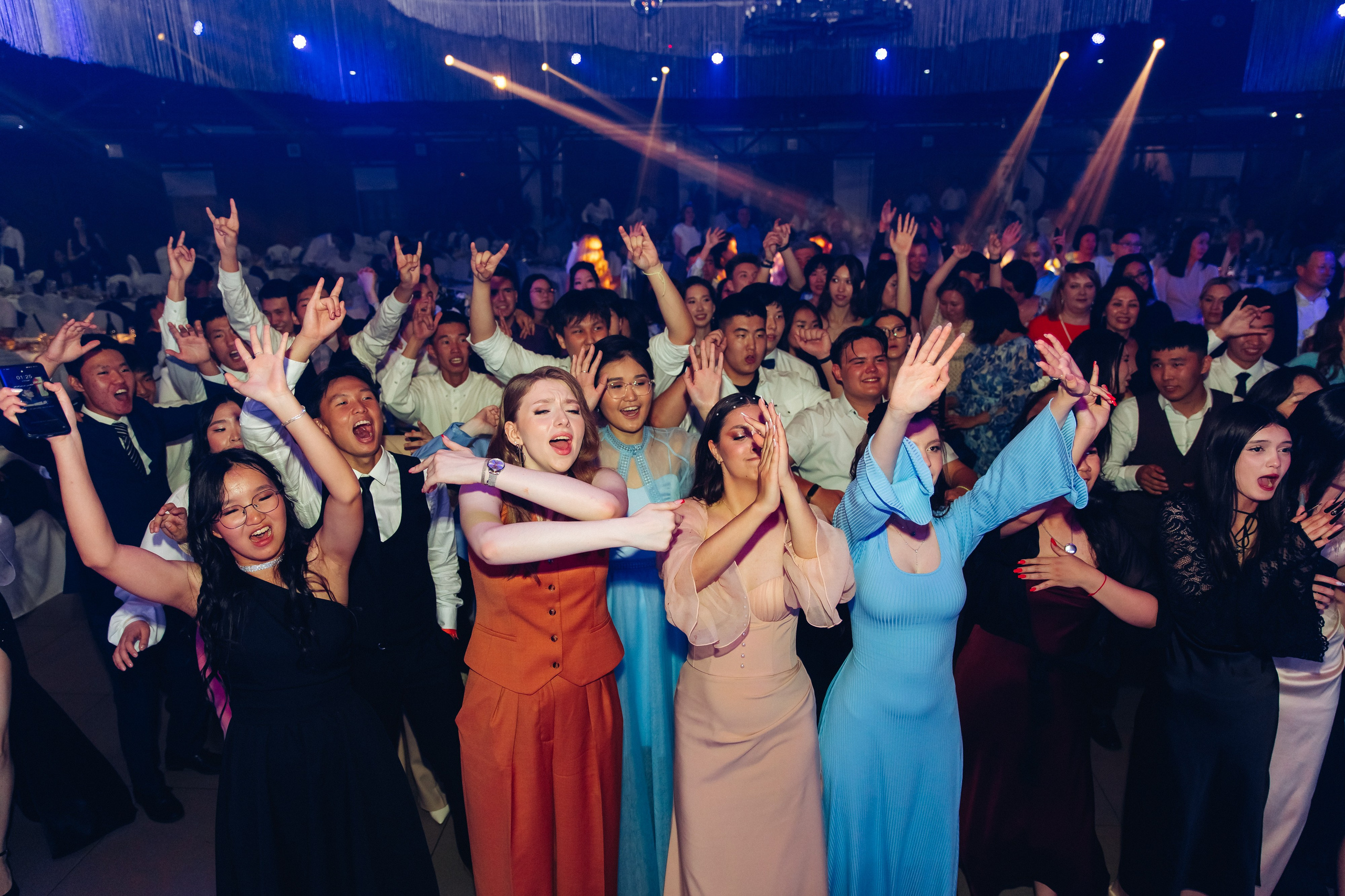 Выпускной вечер. 49 школа. Баран на корове. Свадебный и семейный фотограф в Улан-Удэ