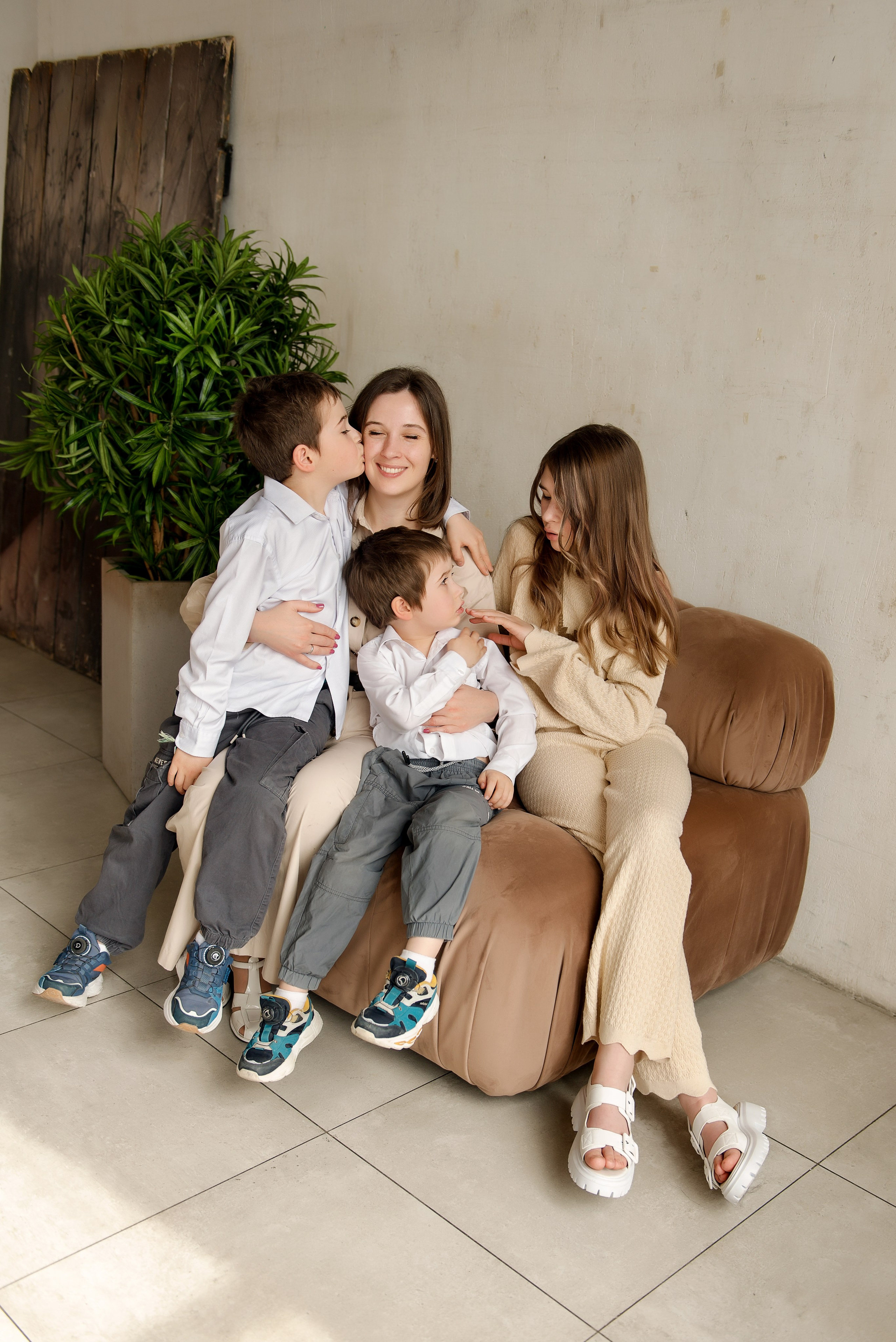 Семейная съёмка в студии. Детский фотограф в Долгопрудном и Москве