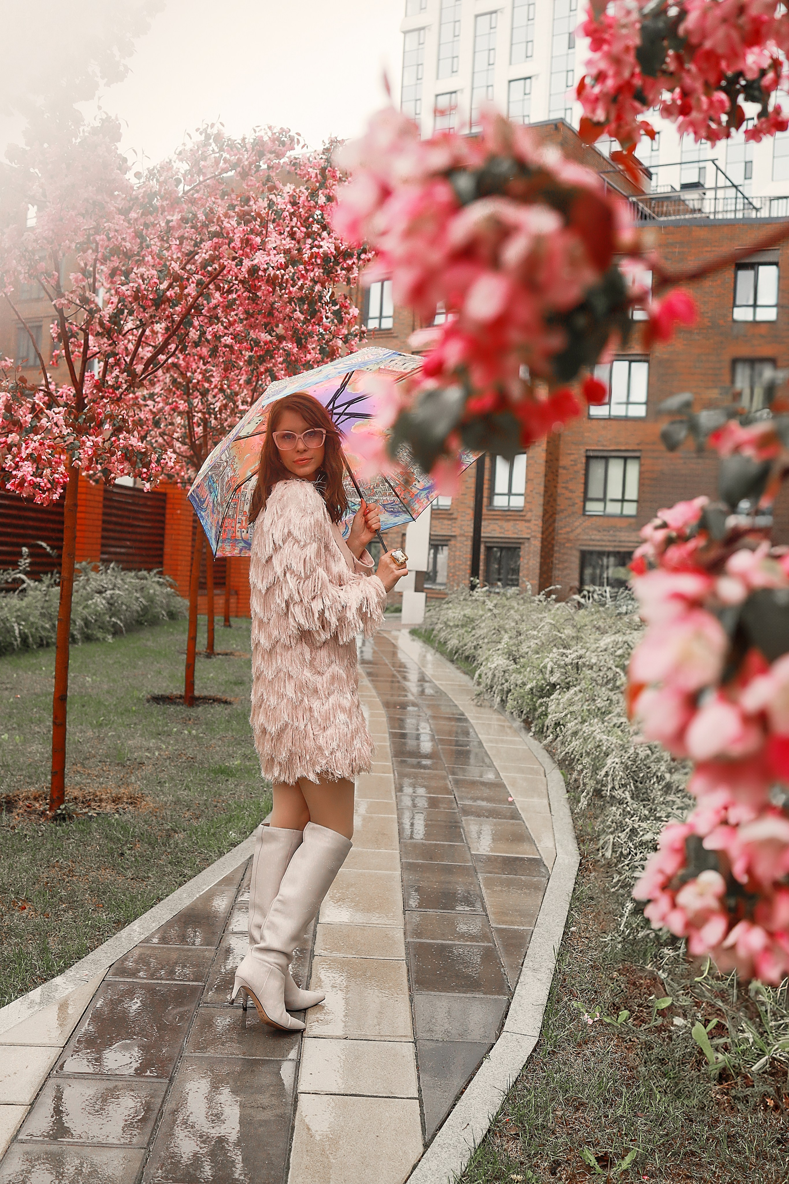 Фотосессия в Сакуре под дождем. Иванова Ирина Свадебный и семейный фотограф г. Уфа