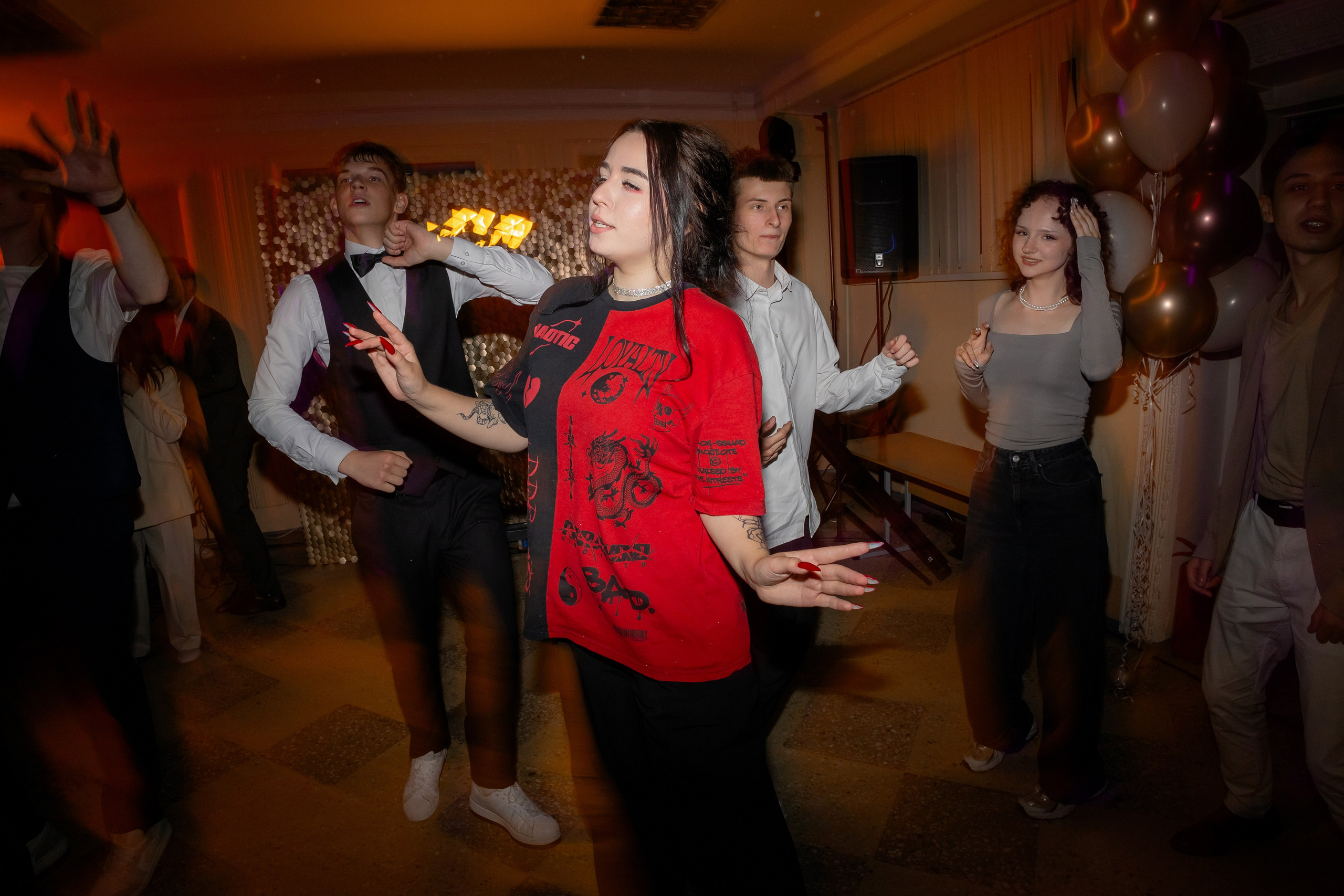 Школьный выпускной 2024 год в Соколе (Минск). Свадебный фотограф в Минске/Беларуси Сергей Спиридонов