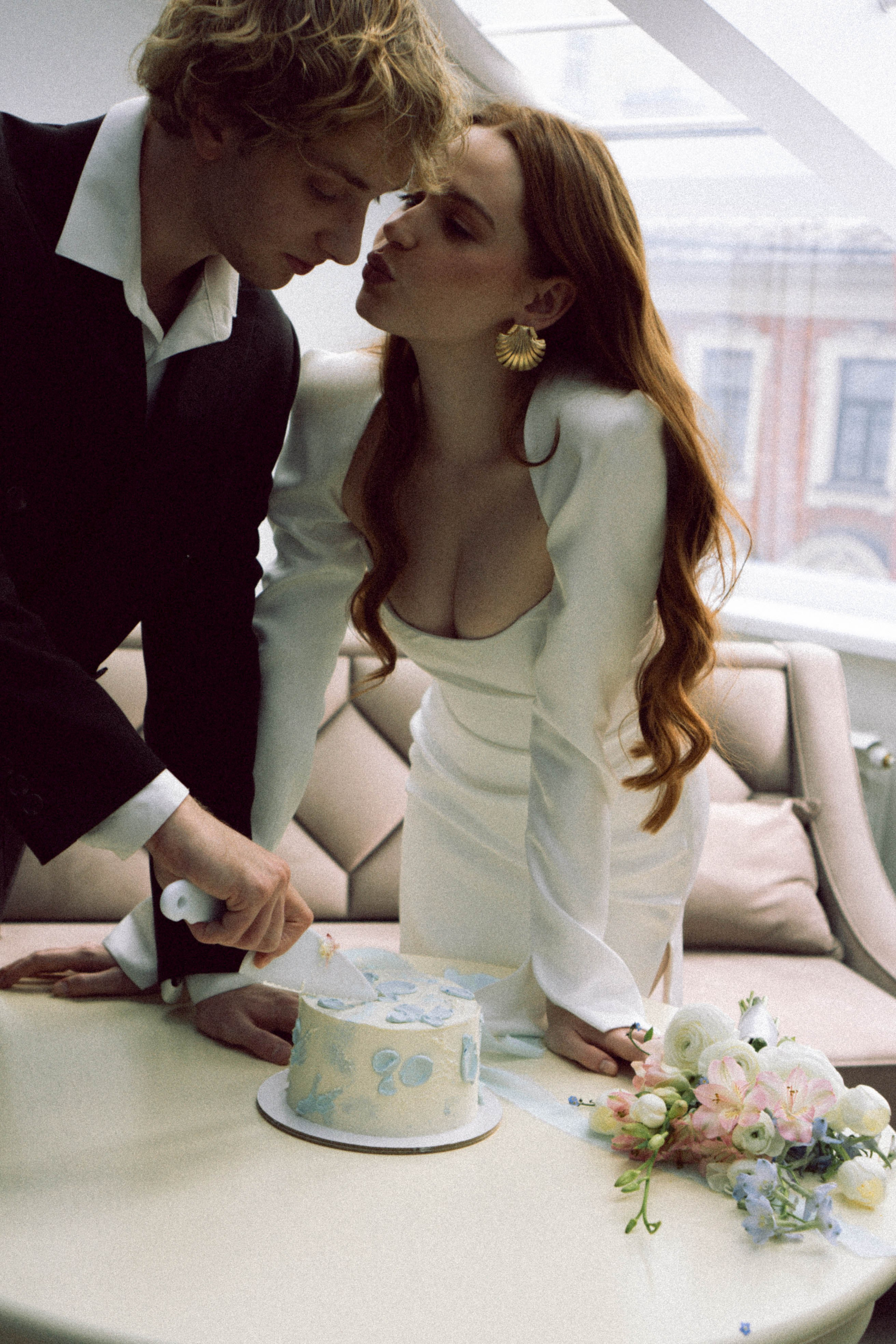 СВАДЕБНАЯ СЬЕМКА В ОТЕЛЕ. СБОРЫ ЖЕНИХА И НЕВЕСТЫ И ТАКЖЕ ТОР И ПОДГОТОВКА К ПРОГУЛКЕ. Профессиональный фотограф, Санкт-Петербург — Виктория Богомолова