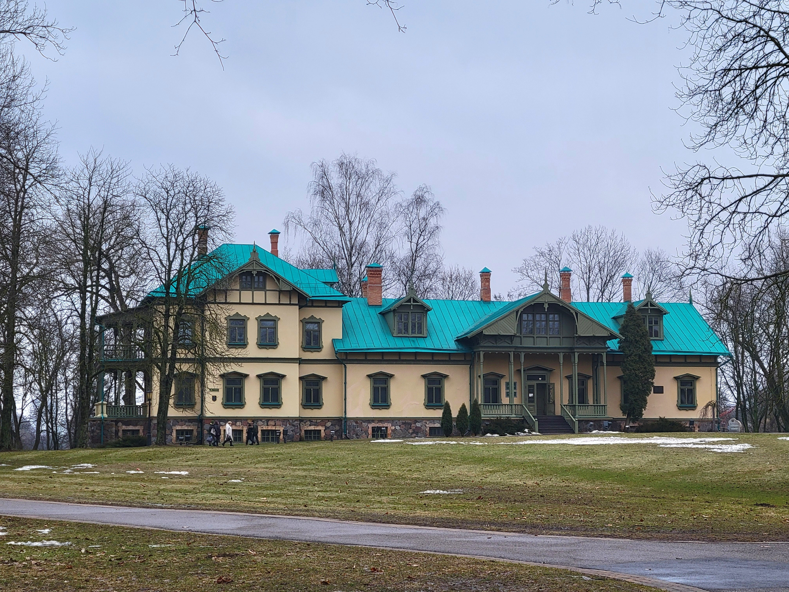 Лошицкая усадьба - поместье XVIII в., которое не раз меняло владельцев