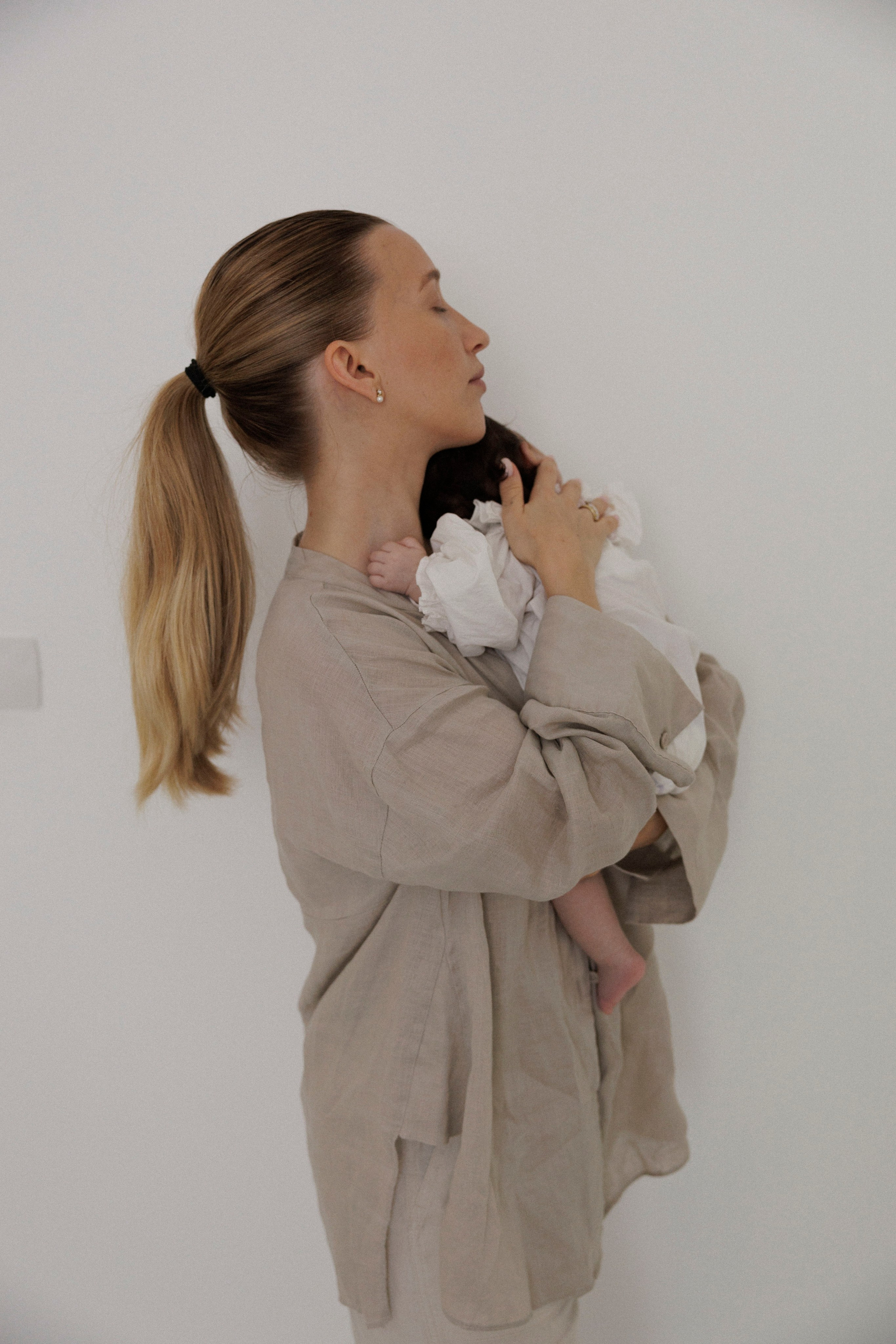 New born family photoshoot at home. Wedding and family photographer