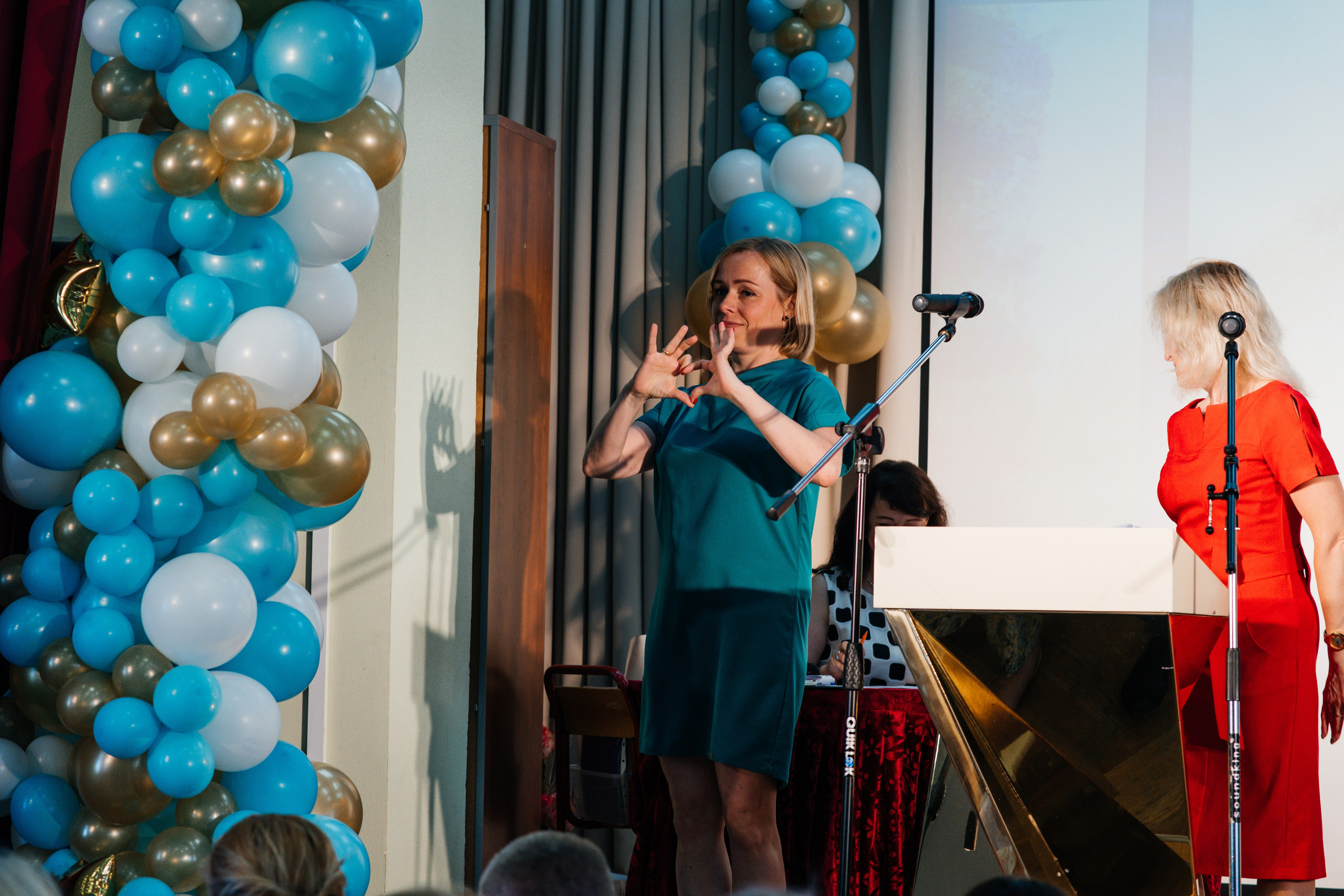 Вручение аттестатов. Выпускные альбомы в Подольске Москве и МО