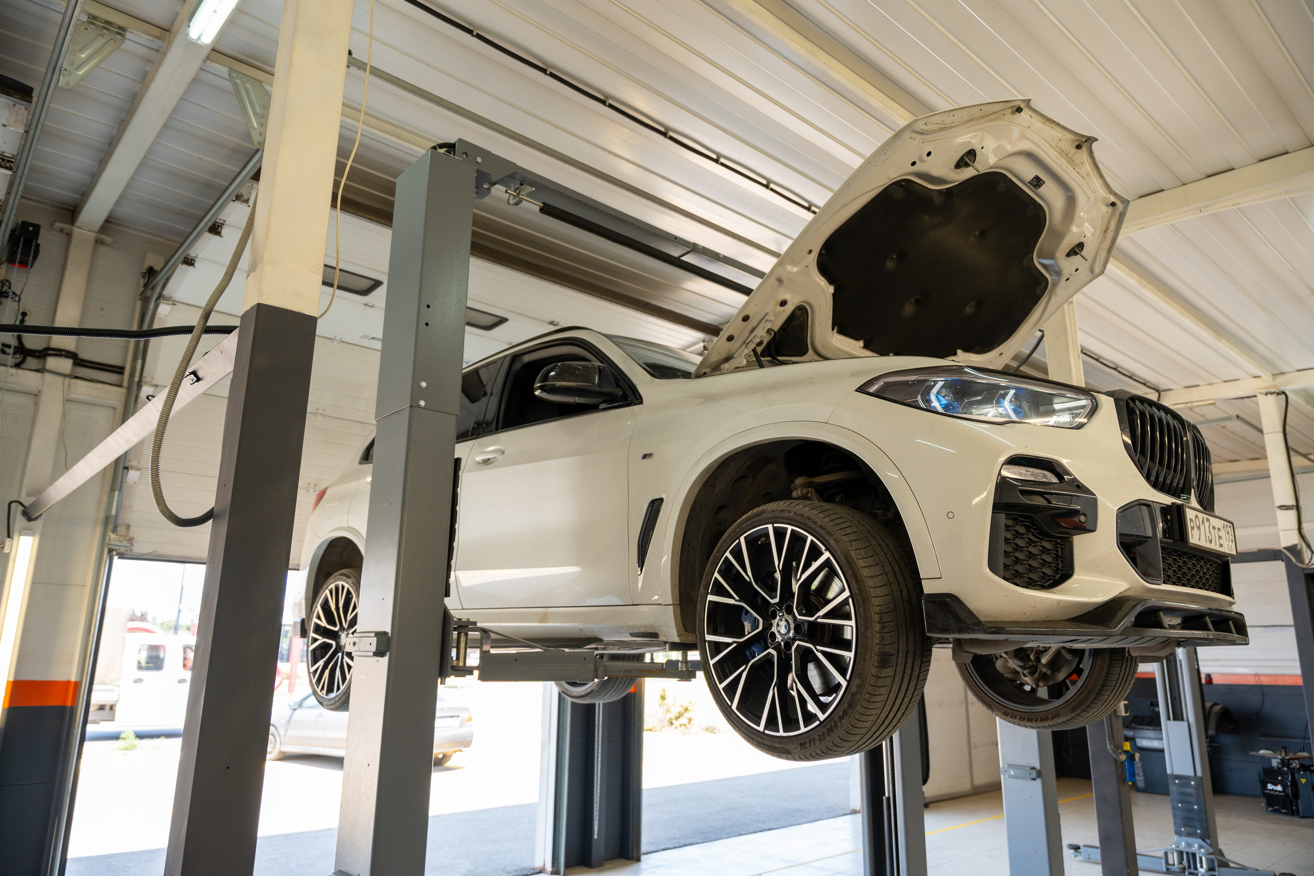 Интерьерная фотосъемка автосервиса Fit Service в Краснодаре — сеть СТО Профессиональная фотосъемка интерьера техцентра в Краснодаре. Шедевры для Вас! Фотограф и Видеограф в Краснодаре Пахиев Руслан