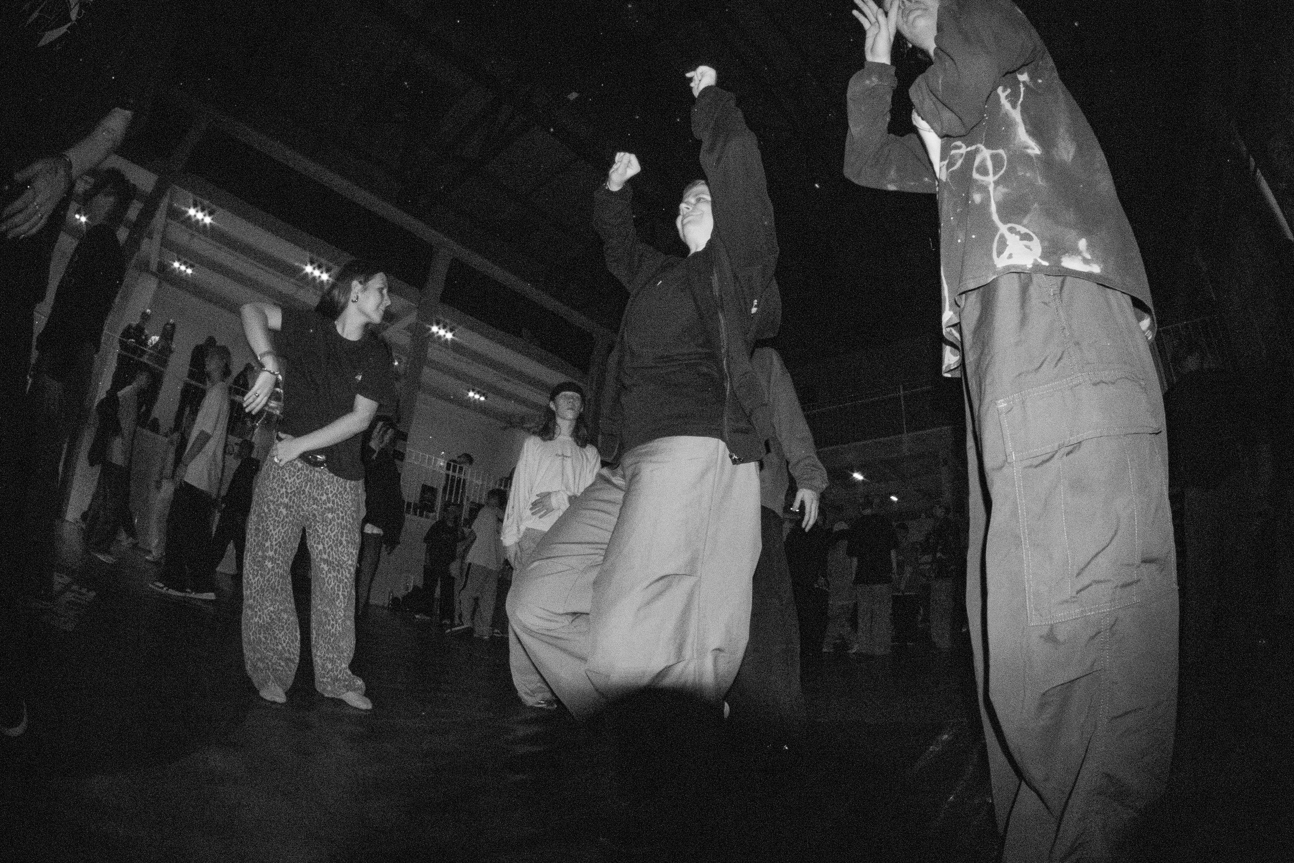 LORDS OF THE UNDERGROUND 27/10/25 (@youlovebu). Соня бу тебя сфоткала