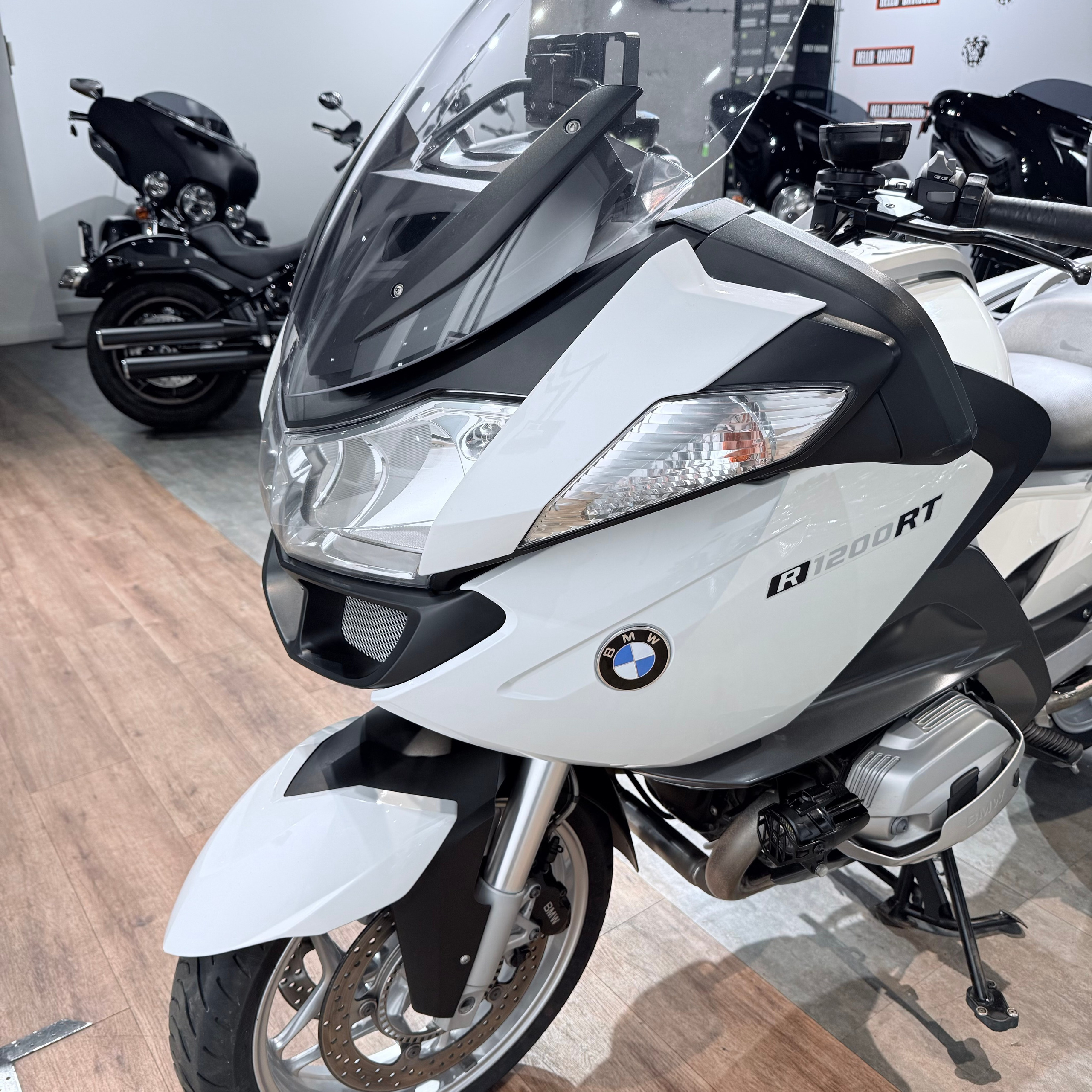 2011 ВМW R1200RТ Alpine White. Hello Davidson, Москва. Только хорошие мотоциклы…