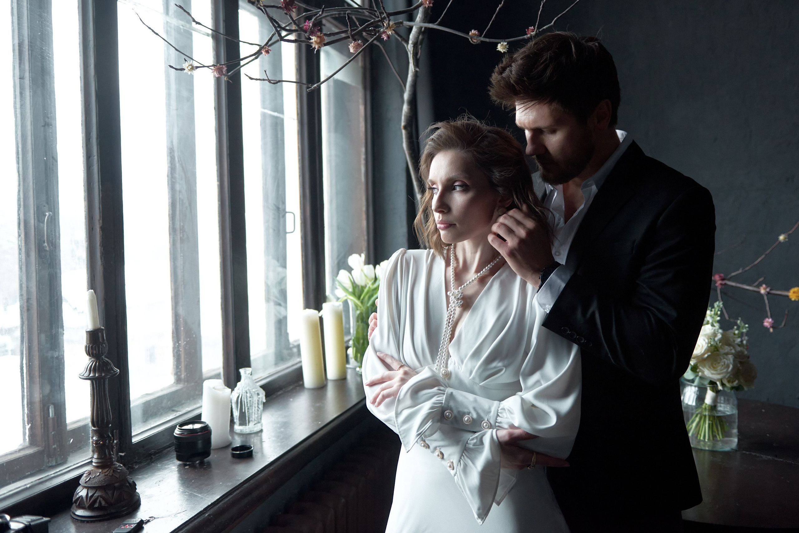 Свадебная фотосессия с борзыми в фотостудии