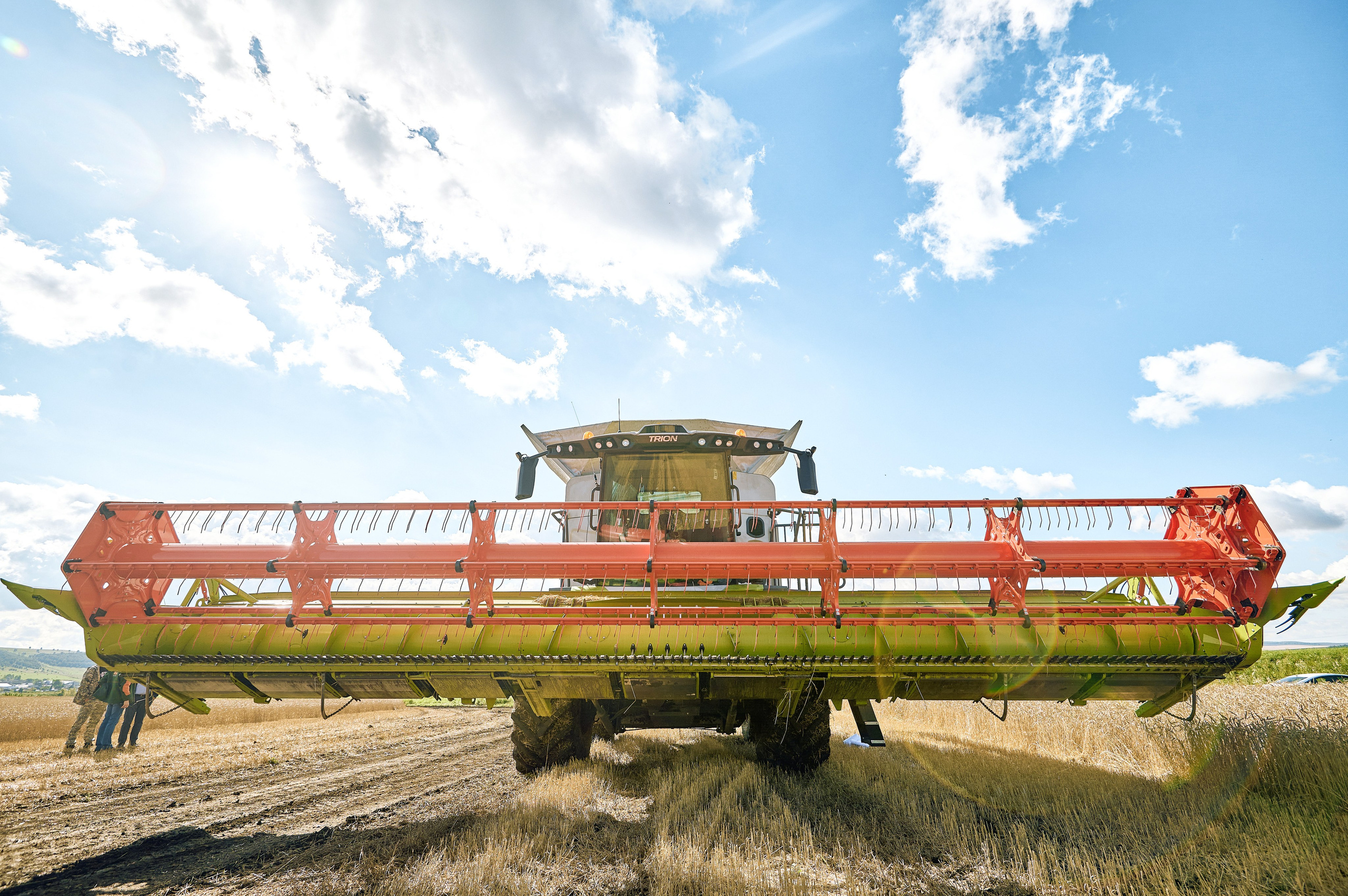 Сельхозтехники Галактика — представление в работе близ г. Абакан. Фотограф Яковлев Роман — Красноярск