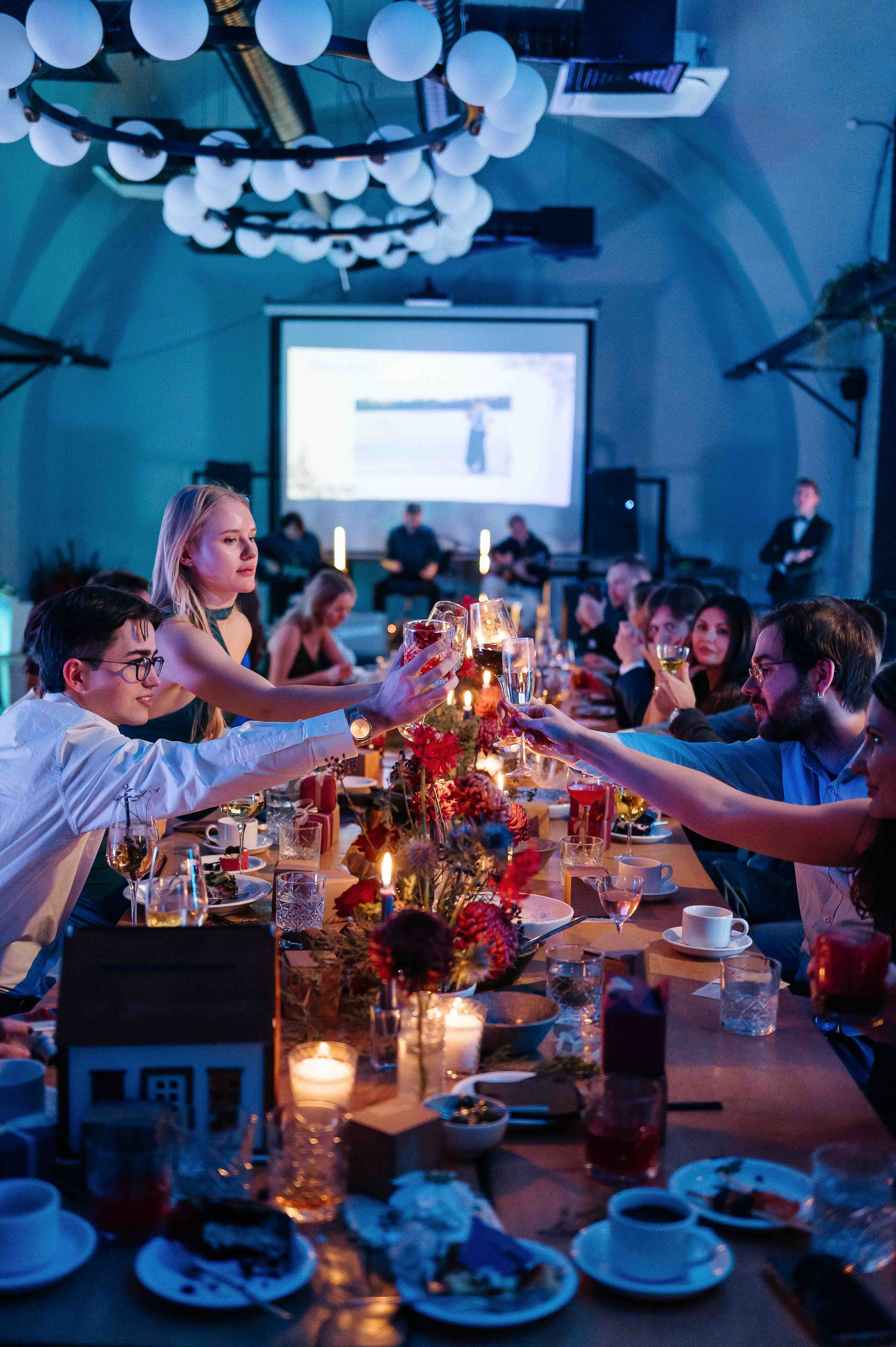 Утро невесты в гостинице. Свадебный и семейный фотограф в Котласе Никита Попов