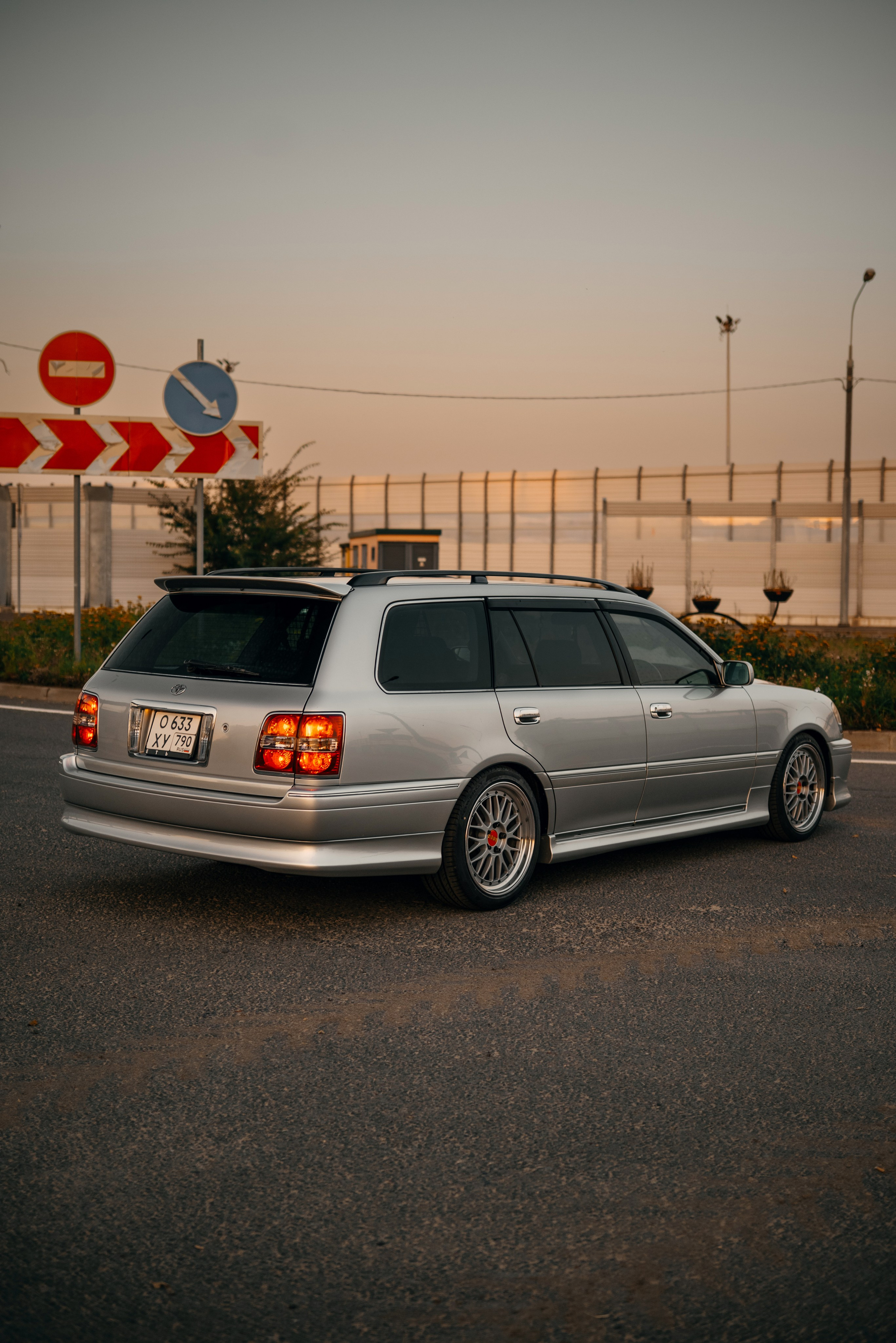 Toyota Crown Estate Athlete V JZS171W. DeLorein