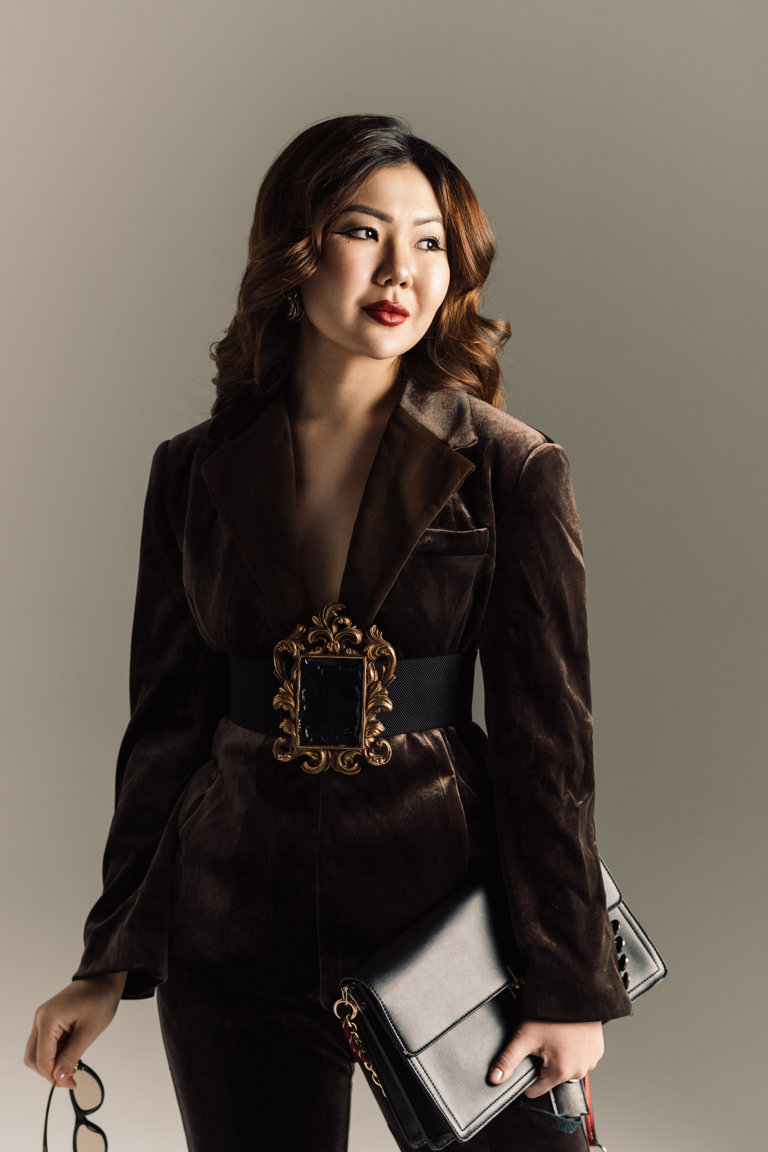 Бизнес-образ блогера Мэри для профессионального контента. Съемка в Шанхае, Китай