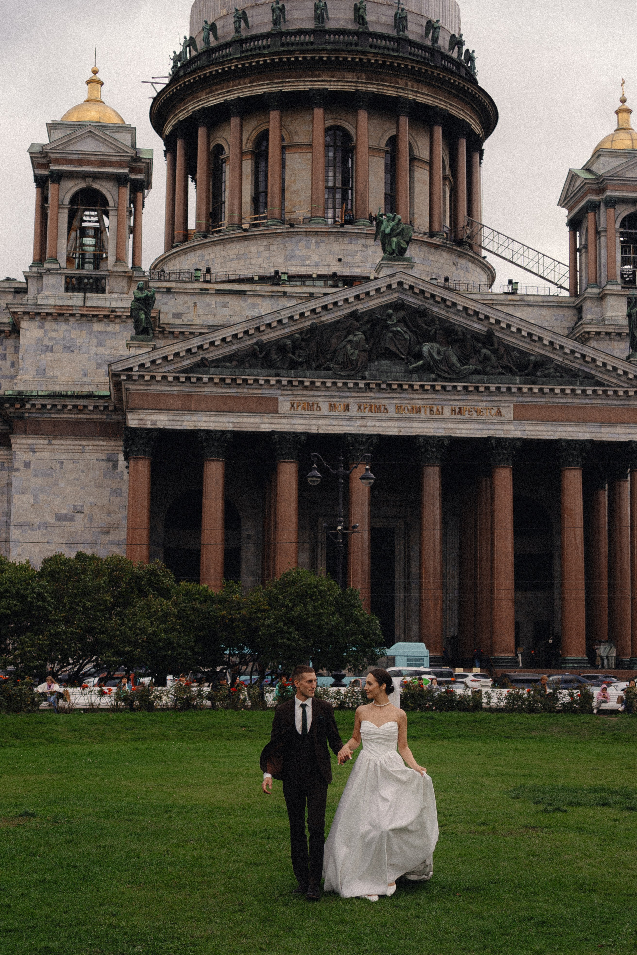 СВАДЕБНАЯ ПРОГУЛКА В САНТК-ПЕТЕРБУРГЕ (ИСАКИЕВСКИЙ СОБОР, ЗИМНЯЯ КАНАВКА, ЭРМИТАЖ И БОЛЬШАЯ МОРСКАЯ УЛИЦА). Профессиональный фотограф, Санкт-Петербург — Виктория Богомолова