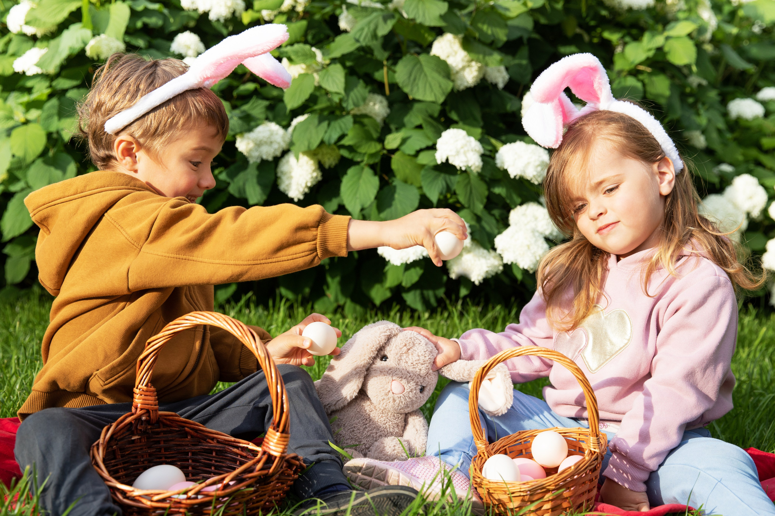 Easter children’s photo session. Professional Photographer in Portugal. Oksana Lomnova