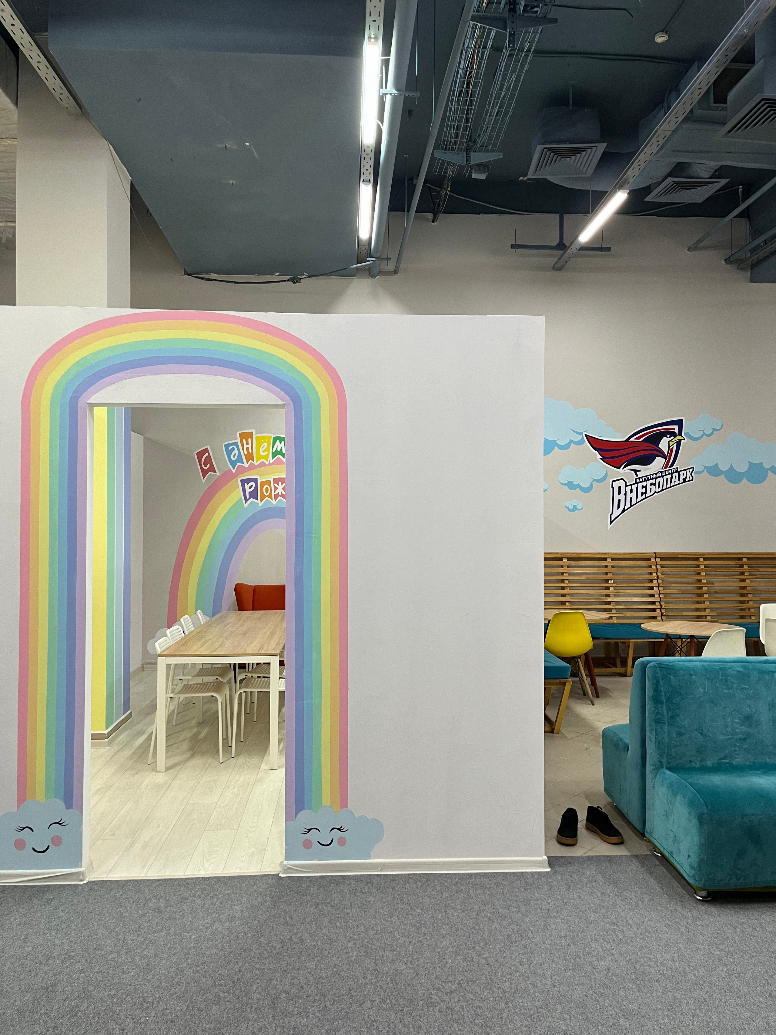 Роспись стены. Художник-преподаватель Диляра Хабибуллина