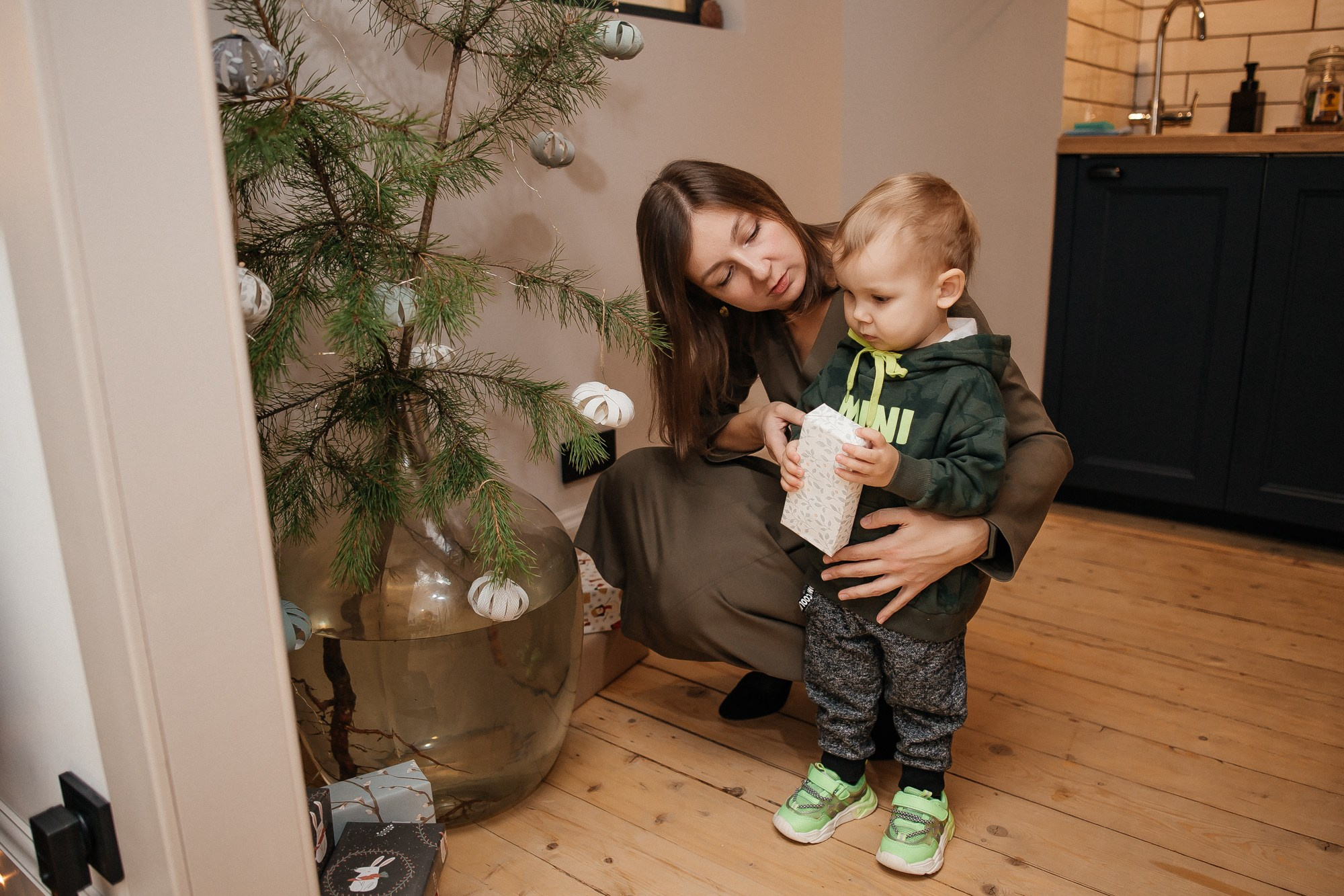 Когда решили остаться дома и позвали фотографа к себе. Свадебный фотограф Пермь