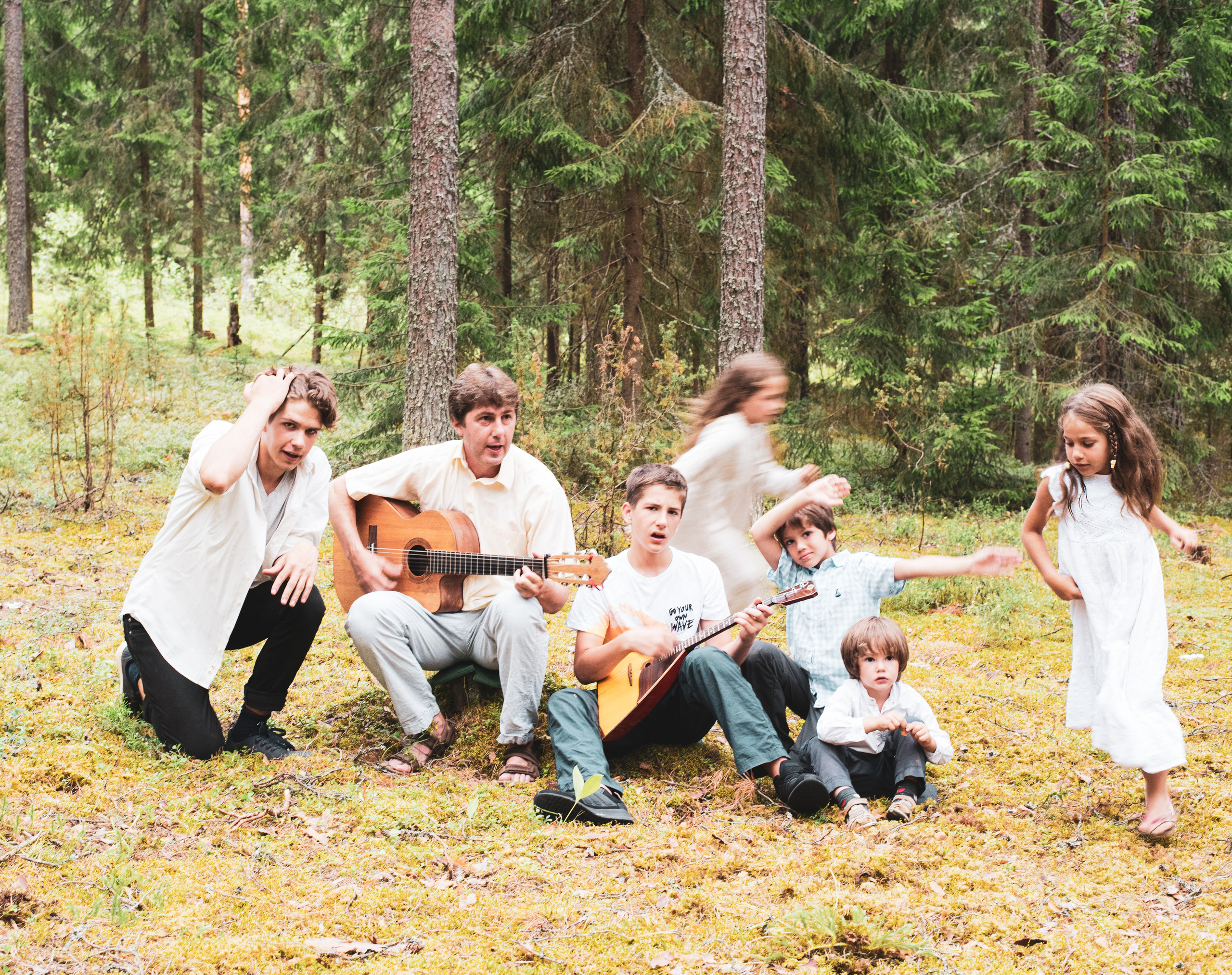 Сказка в сосновом лесу. Семейный фотограф в Москве Анна Коропова