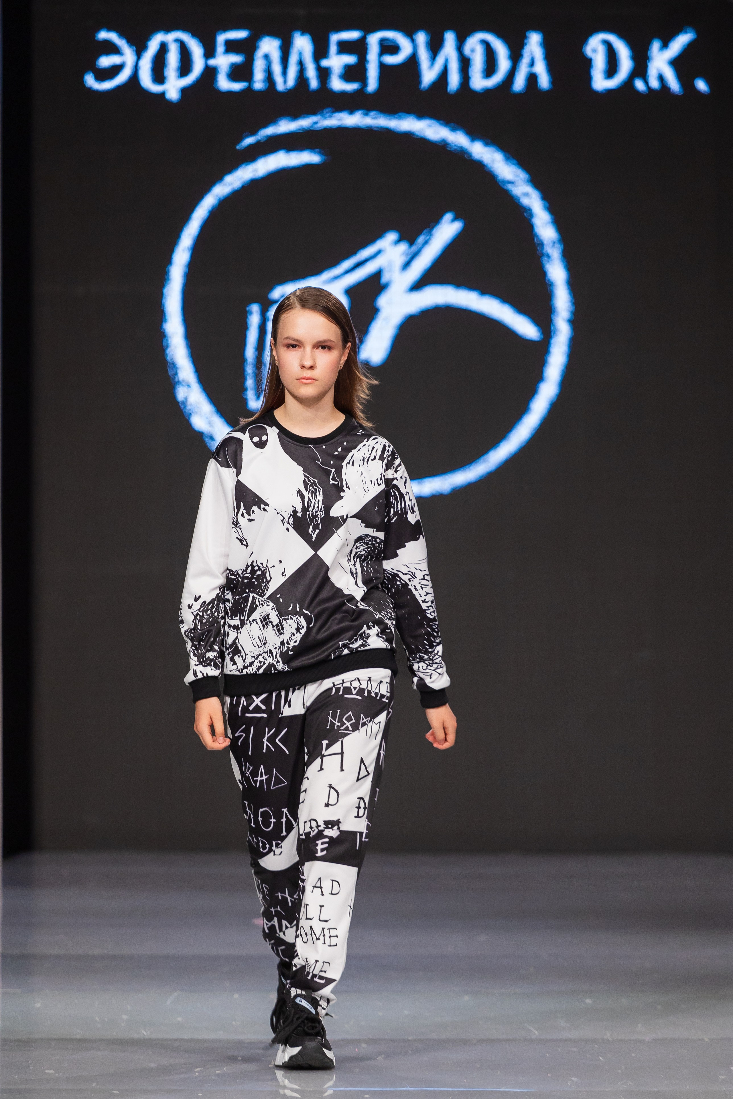 Estet Fashion Week. Photomantis