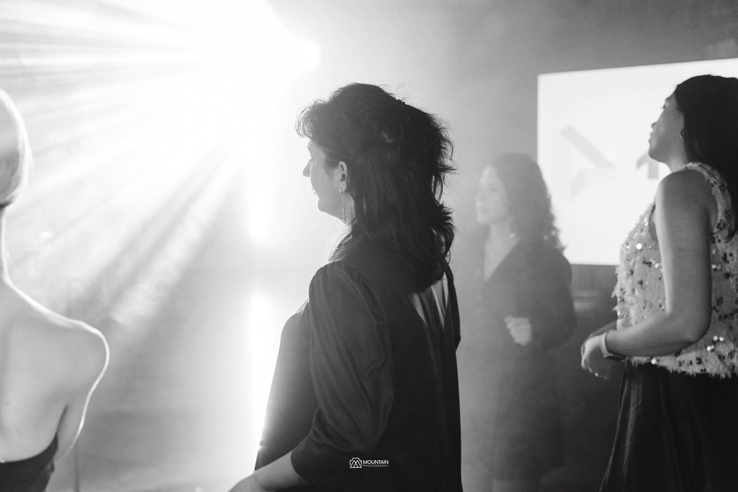 1klick End of year Party. Я занимаюсь событийной, свадебной, товарной, студийной… фотографией