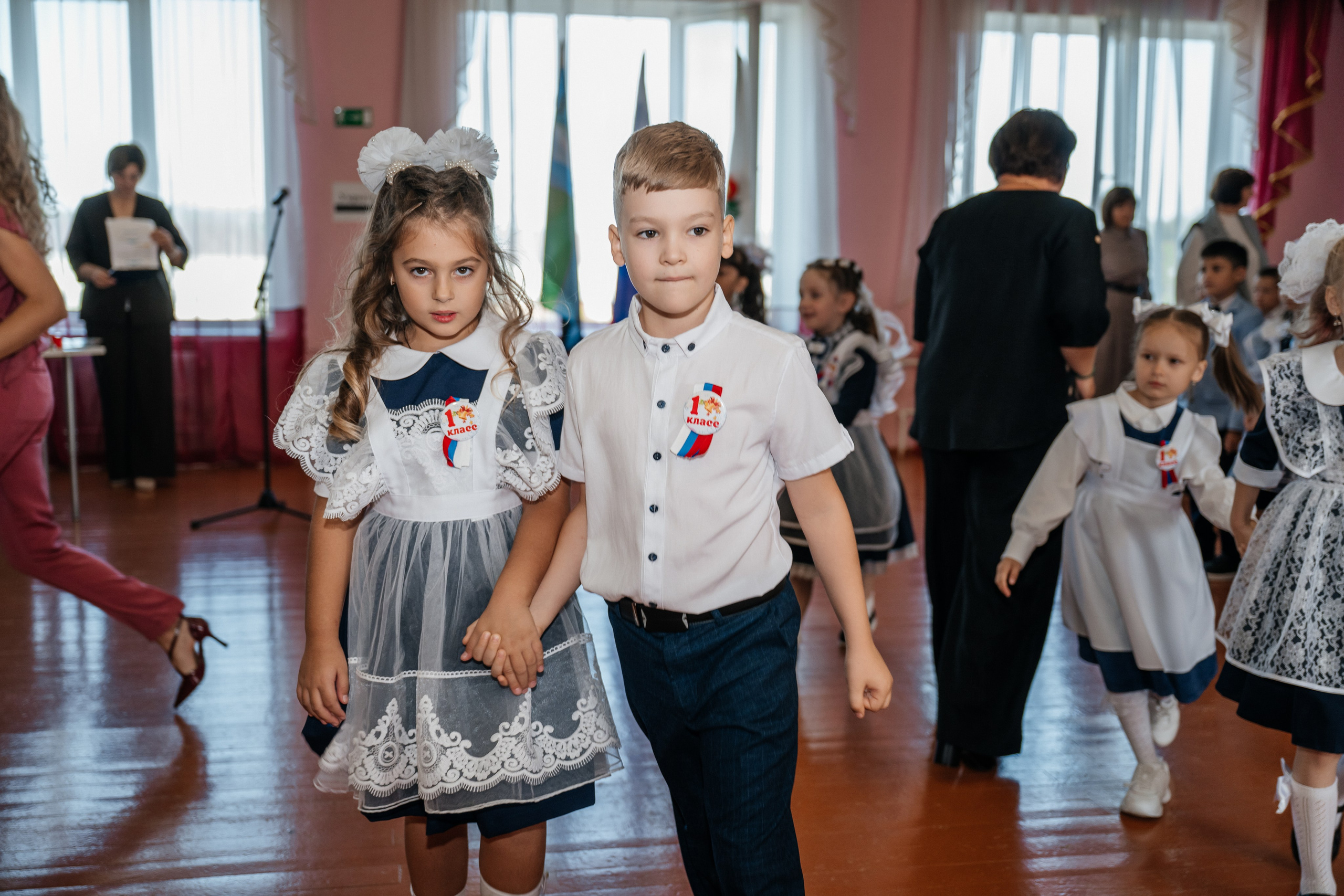 День первоклассника. Школьный фотограф в Валуйках. Фотосессии для выпускников и изготовление выпускных альбомов в городе Валуйки и в Белгородской области