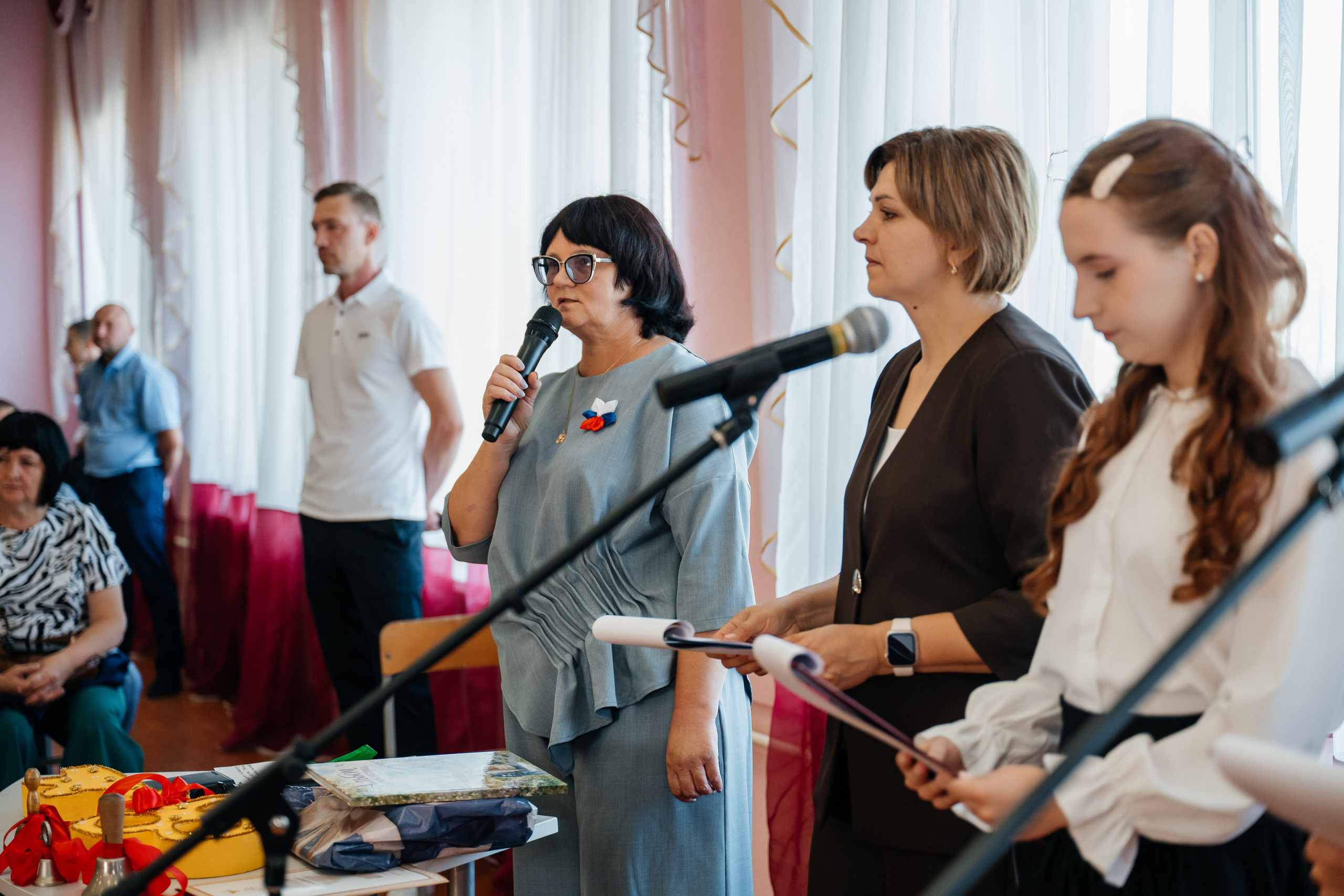 День первоклассника. Школьный фотограф в Валуйках. Фотосессии для выпускников и изготовление выпускных альбомов в городе Валуйки и в Белгородской области