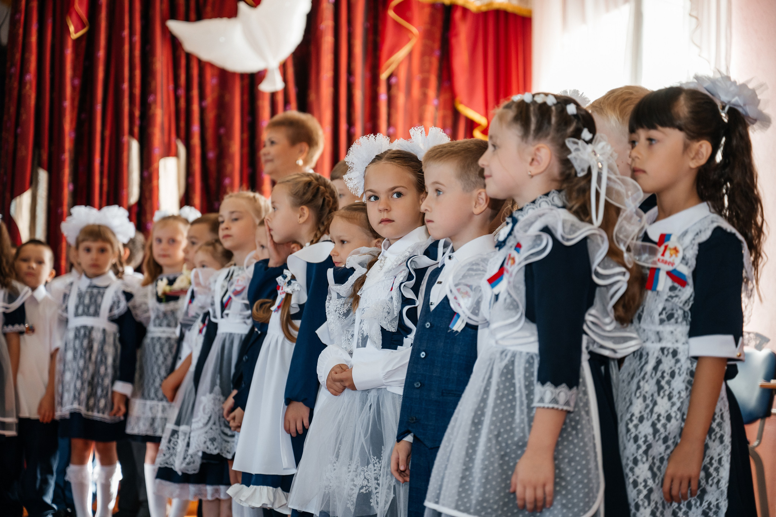 День первоклассника. Школьный фотограф в Валуйках. Фотосессии для выпускников и изготовление выпускных альбомов в городе Валуйки и в Белгородской области