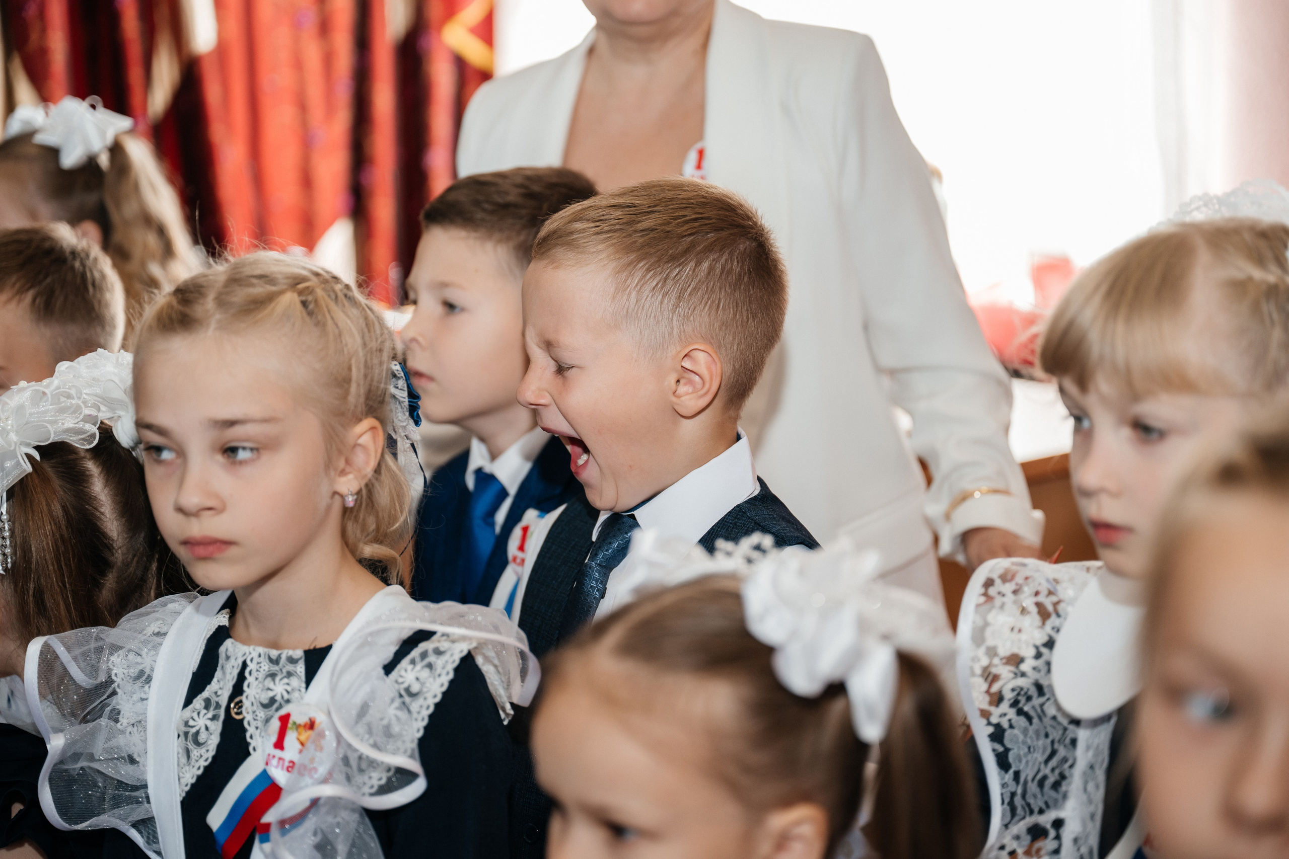 День первоклассника. Школьный фотограф в Валуйках. Фотосессии для выпускников и изготовление выпускных альбомов в городе Валуйки и в Белгородской области