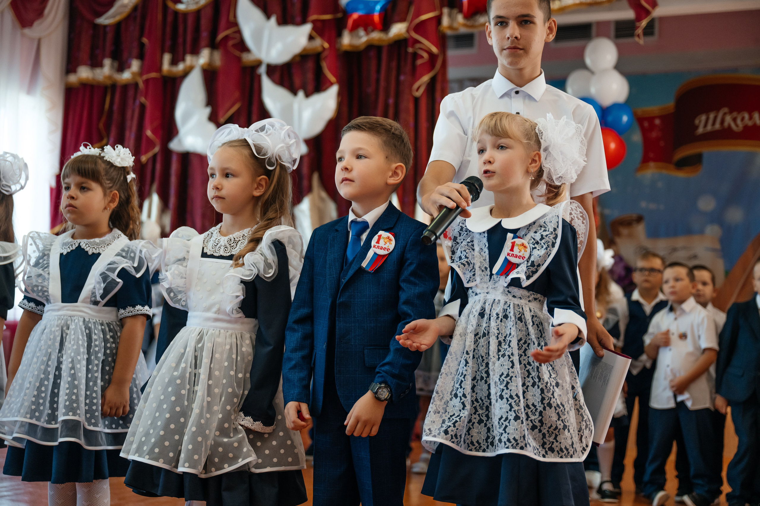 День первоклассника. Школьный фотограф в Валуйках. Фотосессии для выпускников и изготовление выпускных альбомов в городе Валуйки и в Белгородской области