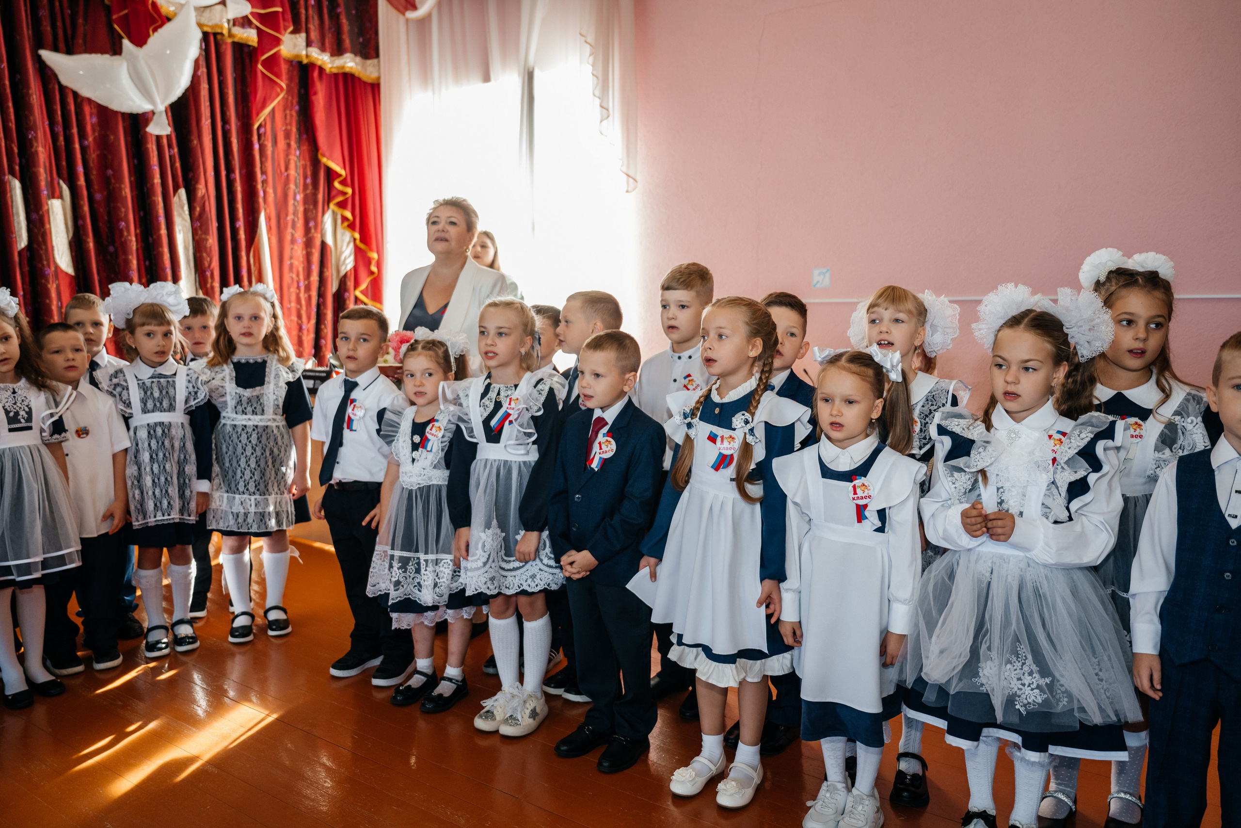 День первоклассника. Школьный фотограф в Валуйках. Фотосессии для выпускников и изготовление выпускных альбомов в городе Валуйки и в Белгородской области
