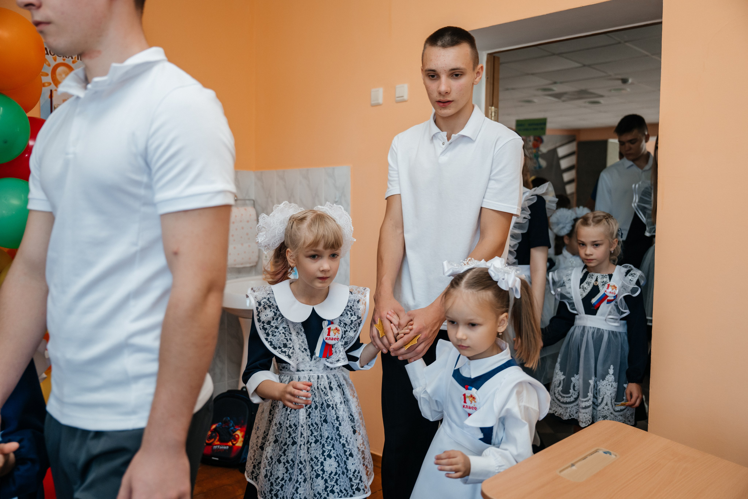 День первоклассника. Школьный фотограф в Валуйках. Фотосессии для выпускников и изготовление выпускных альбомов в городе Валуйки и в Белгородской области