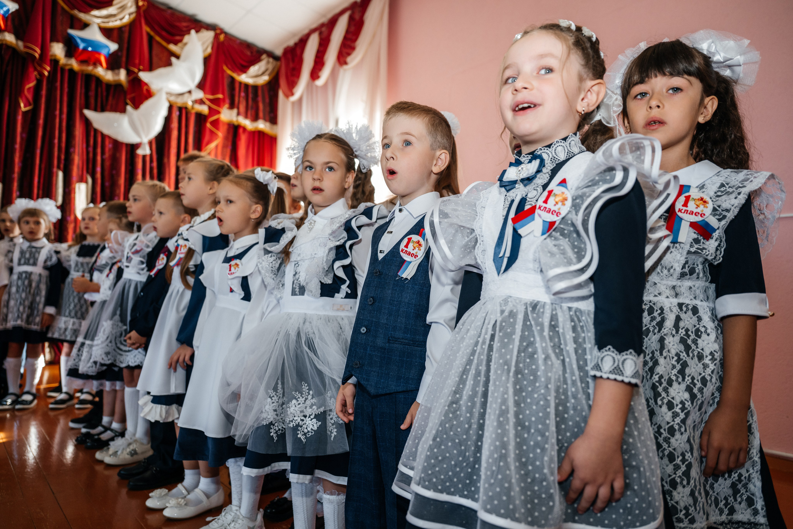 День первоклассника. Школьный фотограф в Валуйках. Фотосессии для выпускников и изготовление выпускных альбомов в городе Валуйки и в Белгородской области