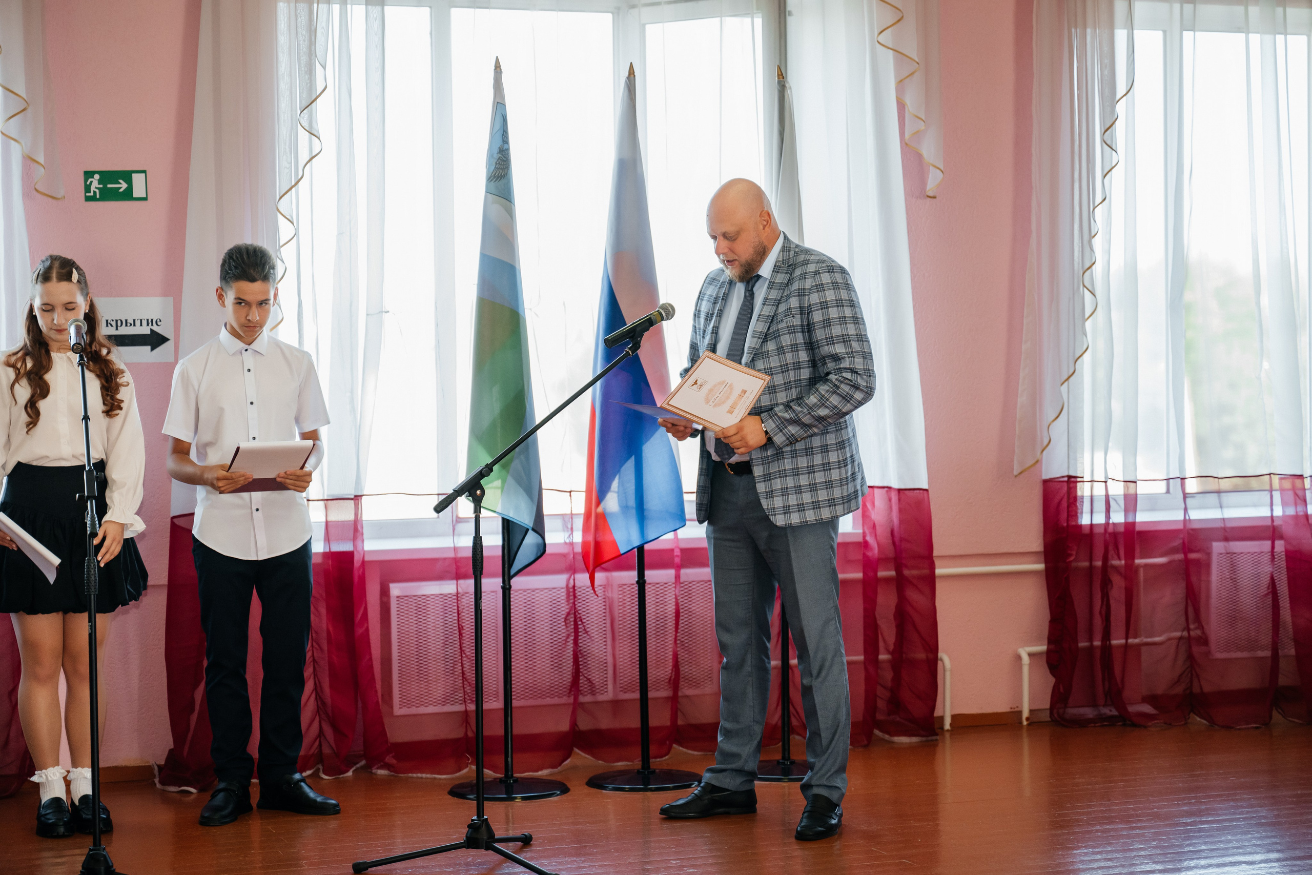 День первоклассника. Школьный фотограф в Валуйках. Фотосессии для выпускников и изготовление выпускных альбомов в городе Валуйки и в Белгородской области