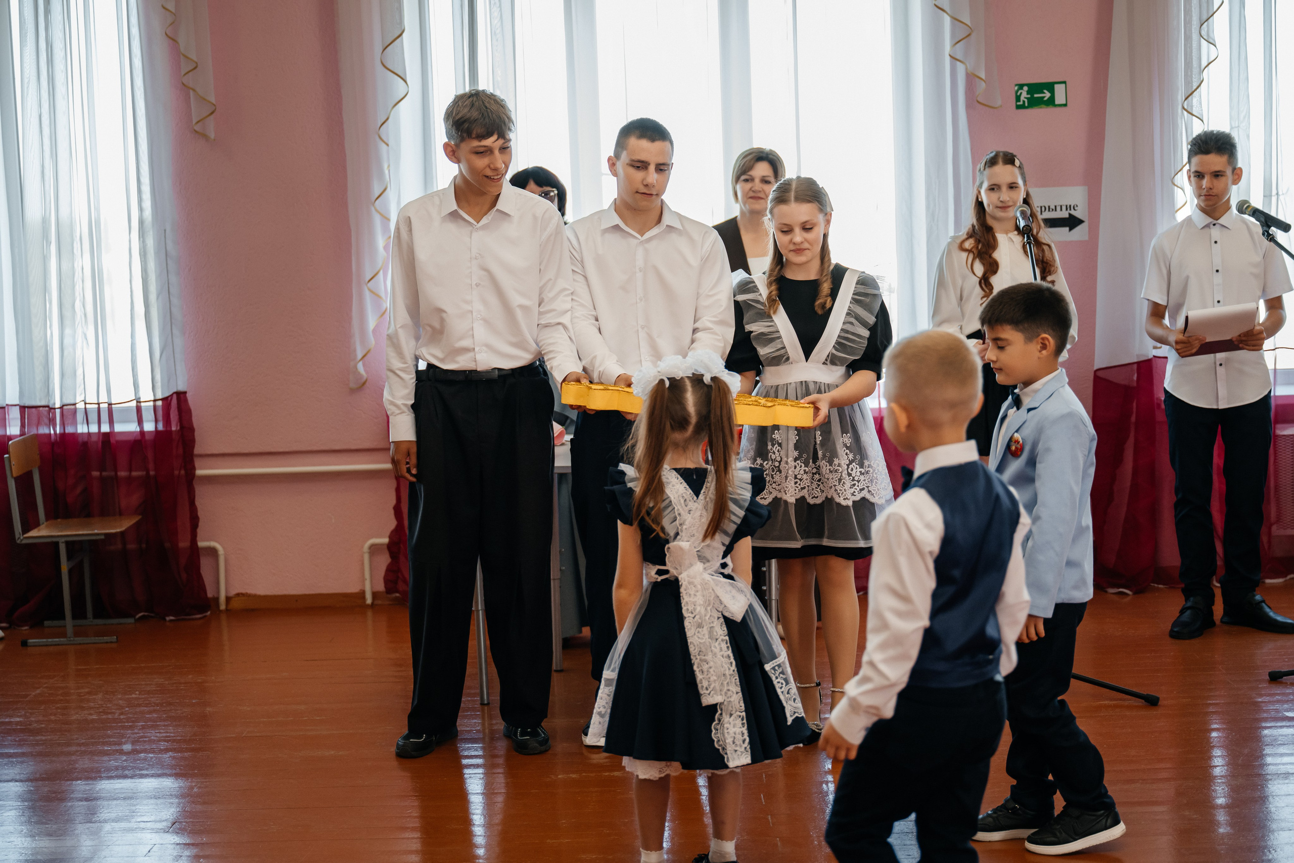 День первоклассника. Школьный фотограф в Валуйках. Фотосессии для выпускников и изготовление выпускных альбомов в городе Валуйки и в Белгородской области