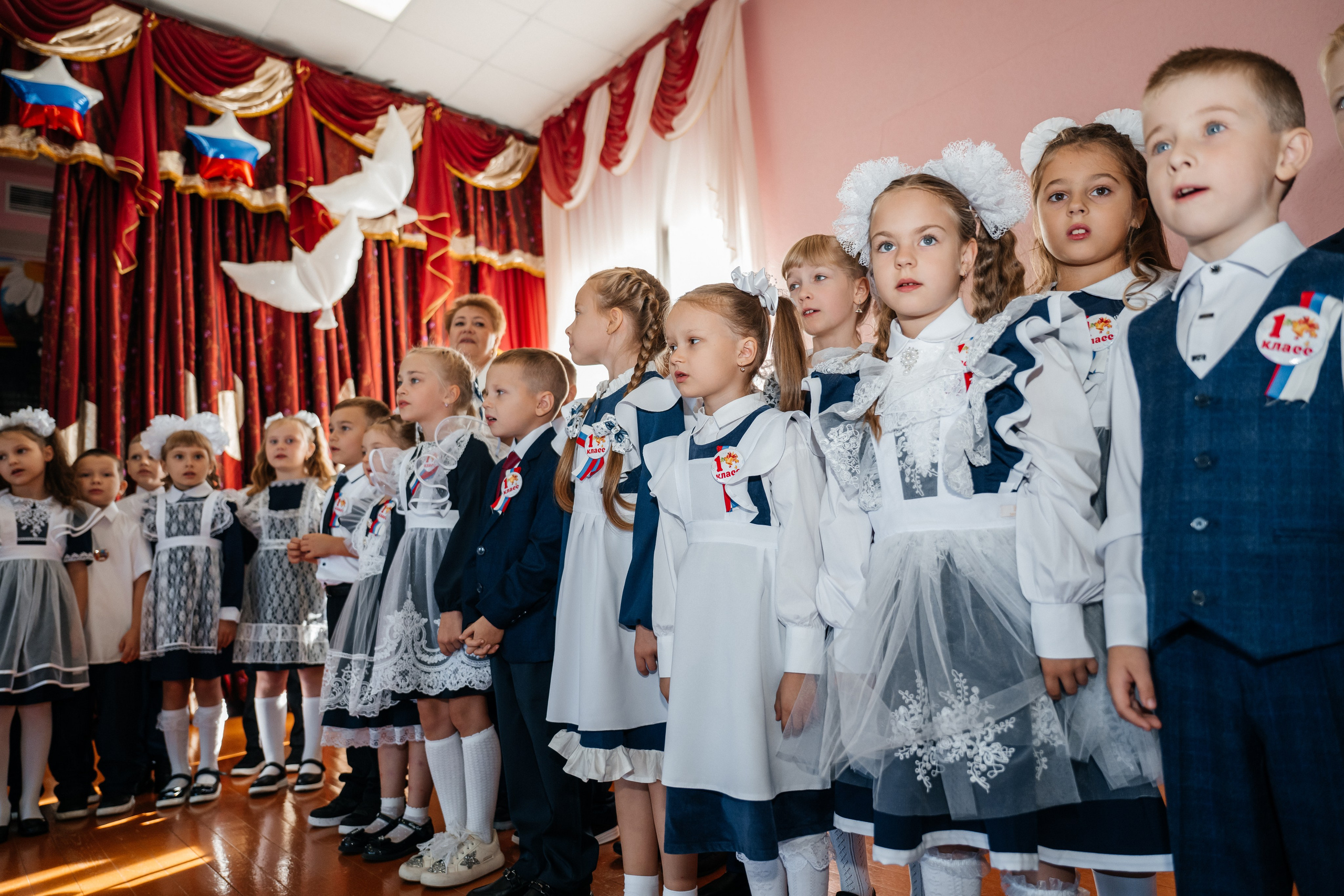 День первоклассника. Школьный фотограф в Валуйках. Фотосессии для выпускников и изготовление выпускных альбомов в городе Валуйки и в Белгородской области